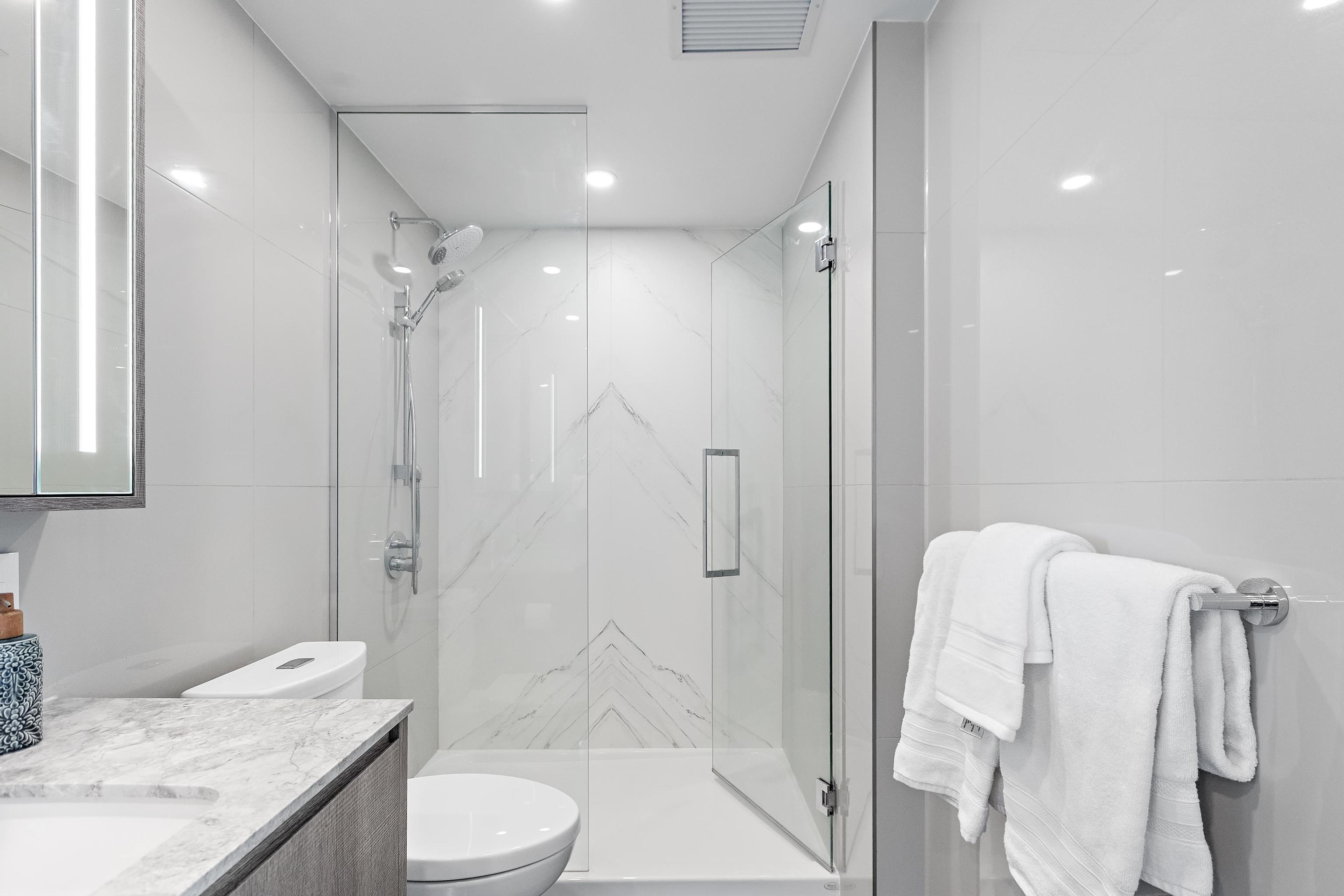 #601 1441 JOHNSTON ROAD - 24