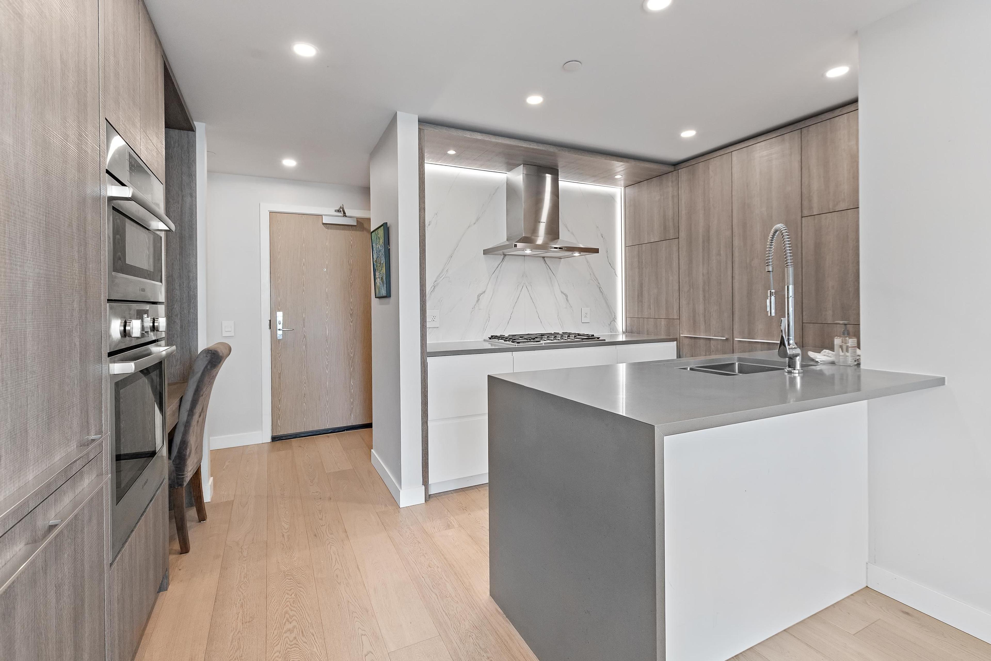 #601 1441 JOHNSTON ROAD - 11