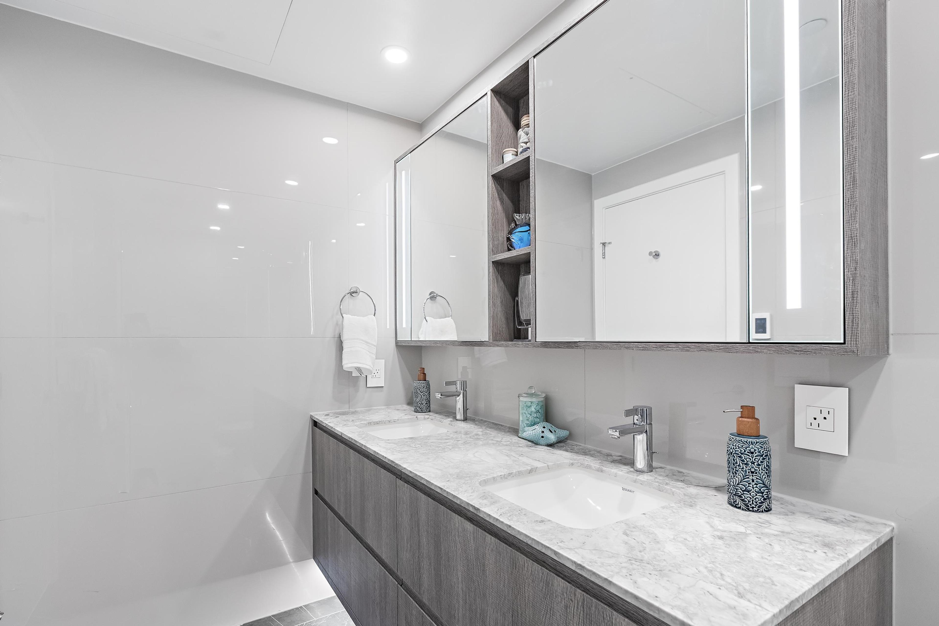 #601 1441 JOHNSTON ROAD - 25