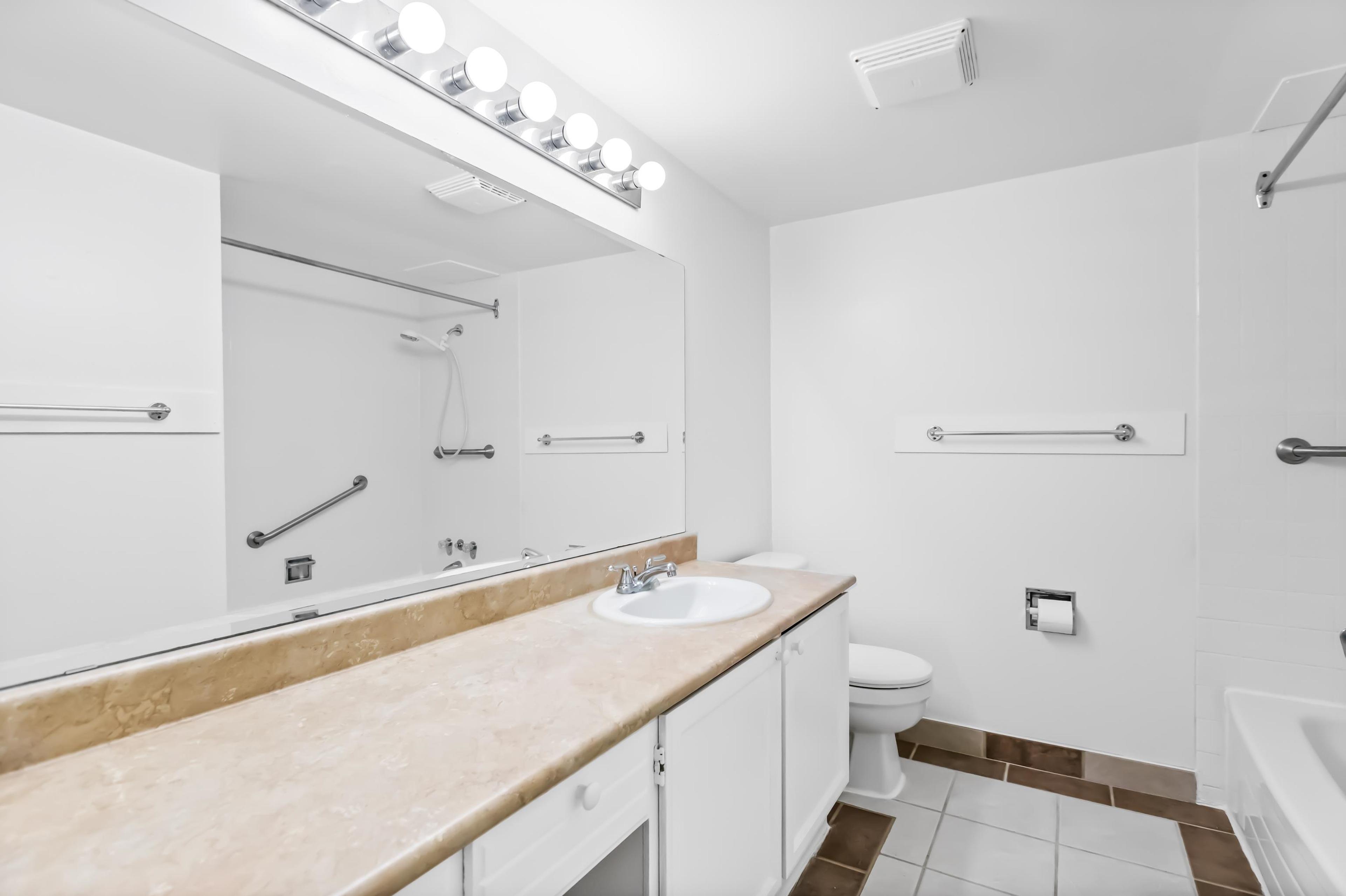 #107 1555 FIR STREET - 17