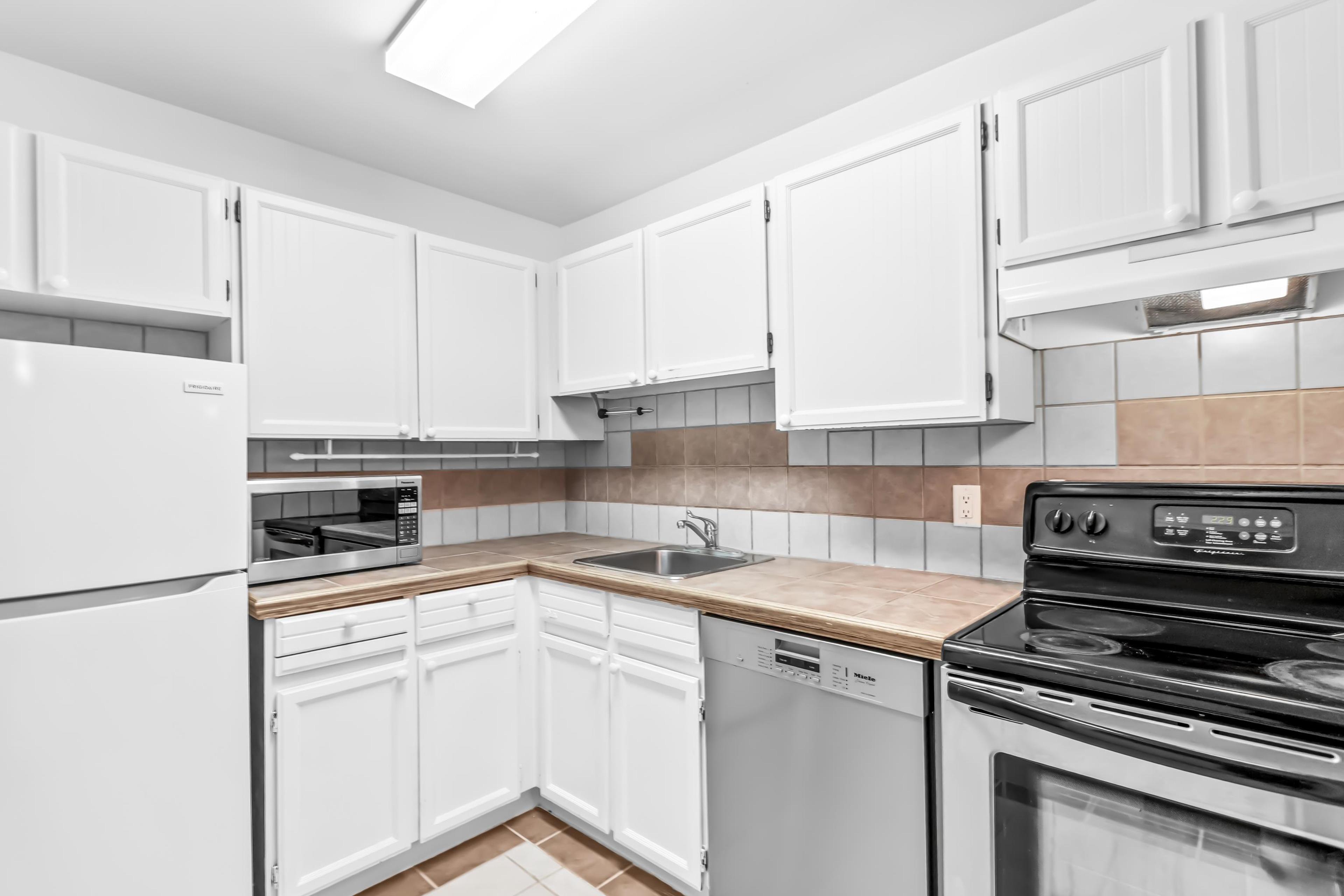 #107 1555 FIR STREET - 12