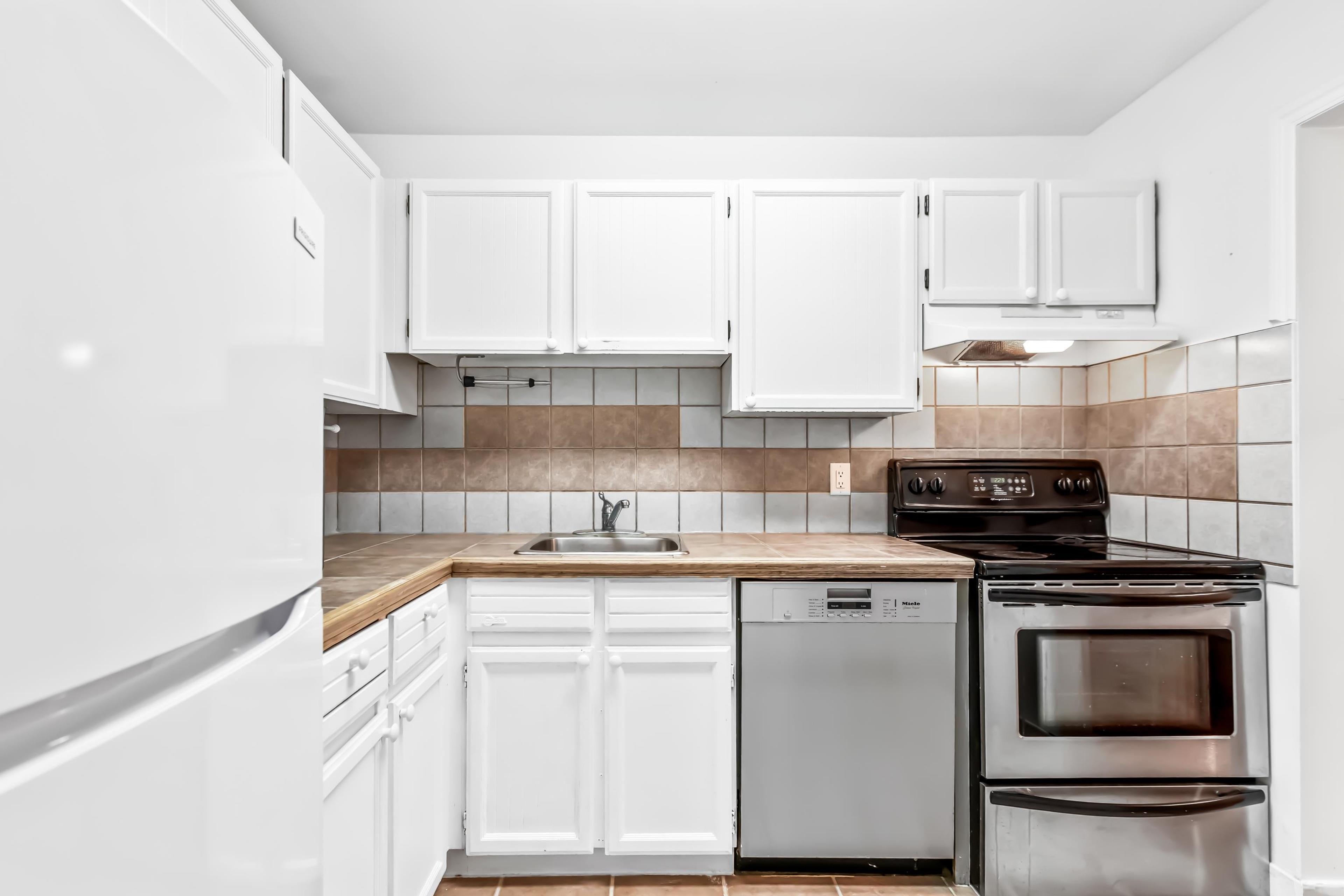 #107 1555 FIR STREET - 11