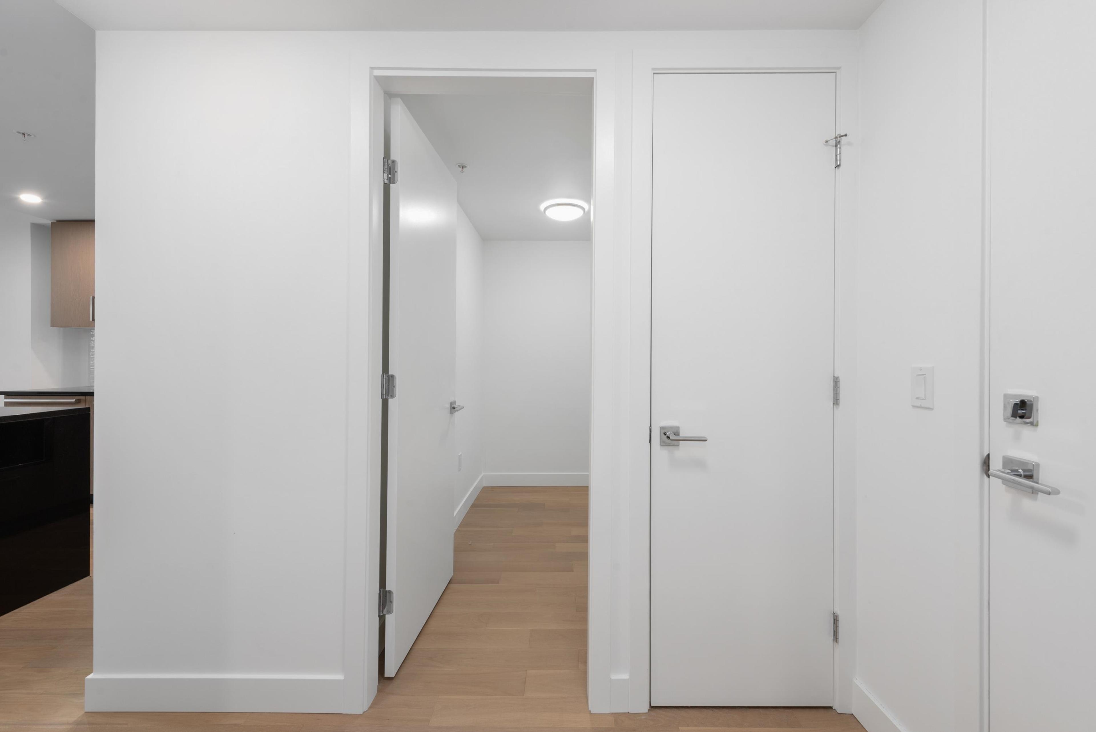 #403 1588 JOHNSTON ROAD - 23