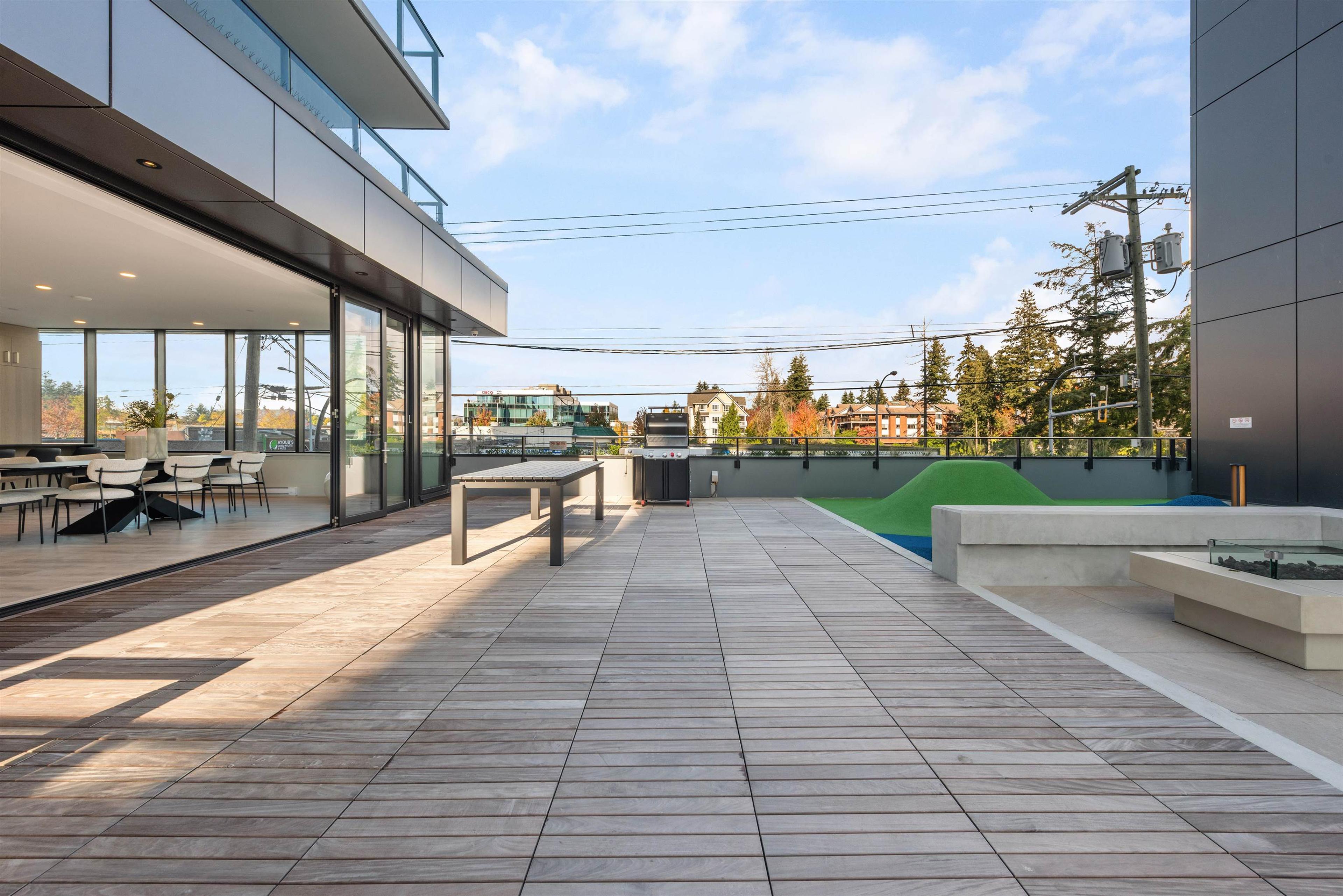 #403 1588 JOHNSTON ROAD - 27