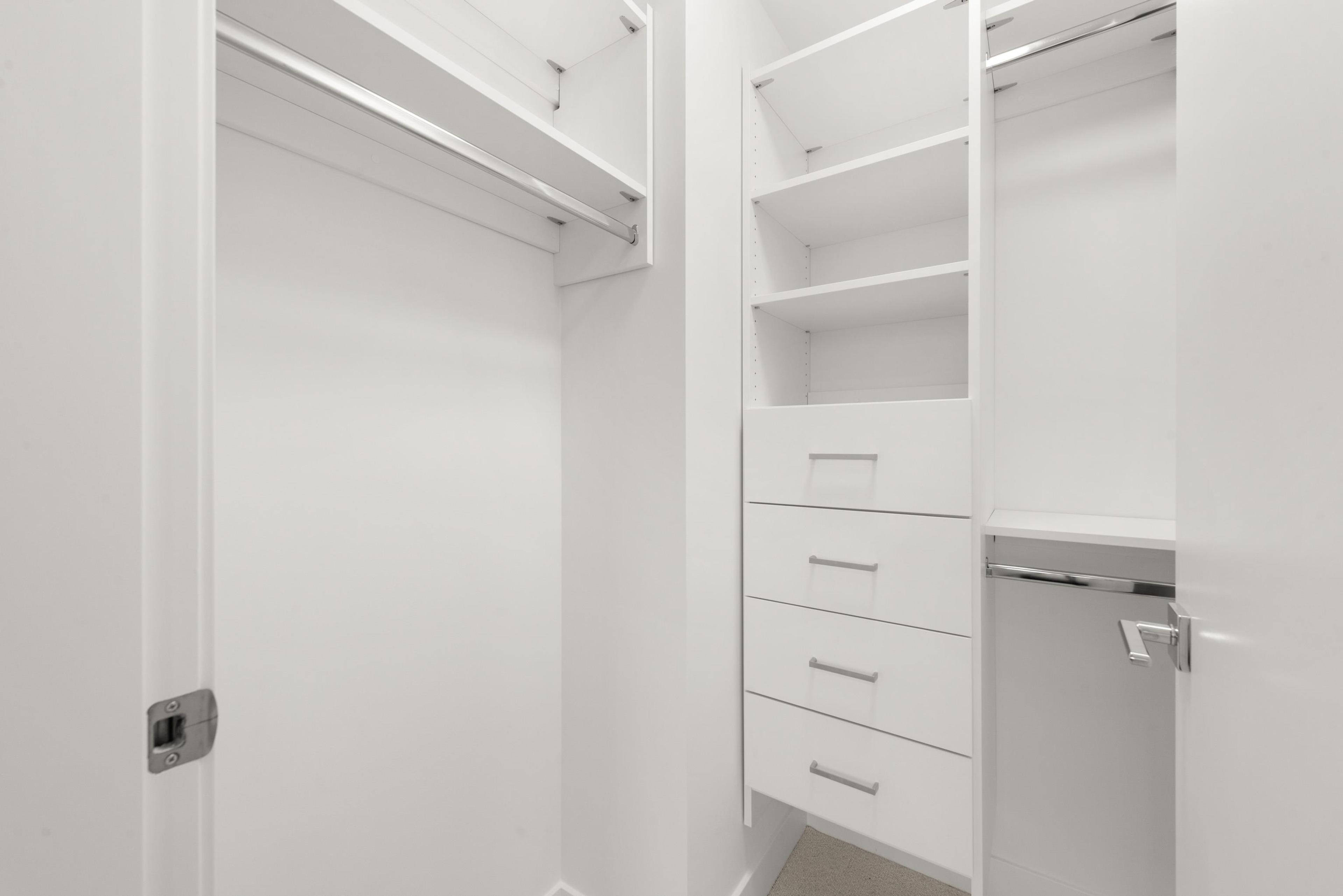 #403 1588 JOHNSTON ROAD - 17