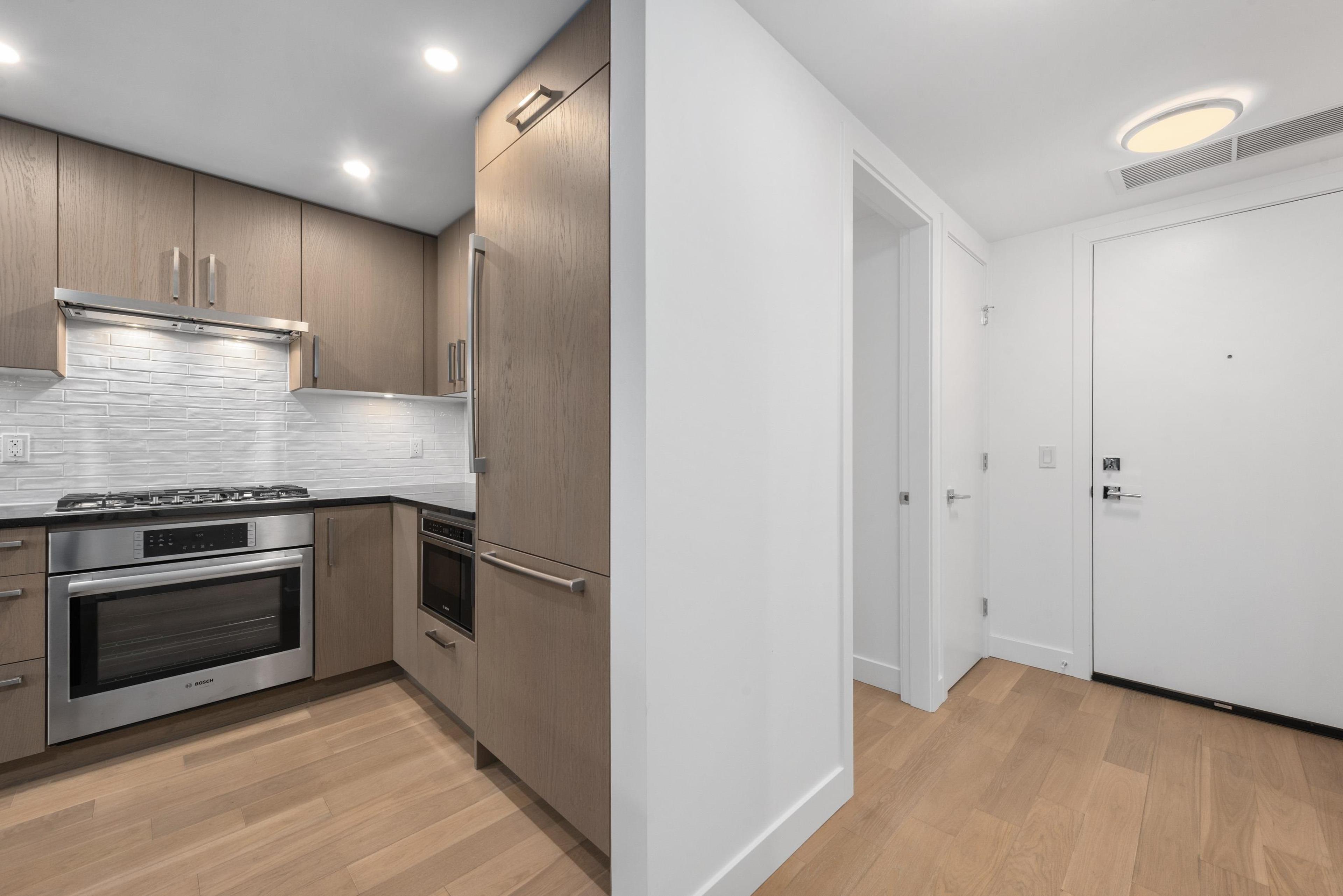 #403 1588 JOHNSTON ROAD - 12