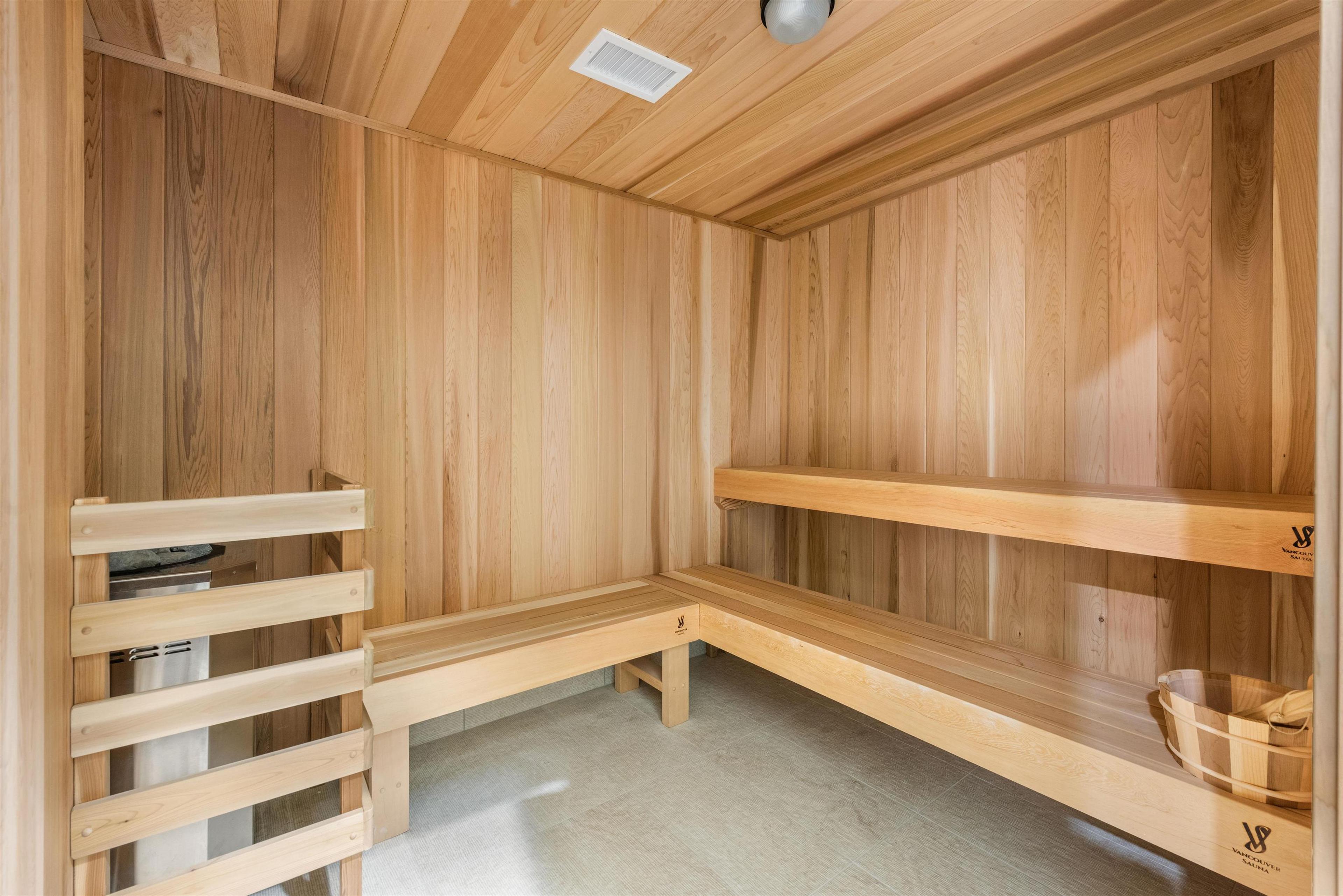 #403 1588 JOHNSTON ROAD - 32