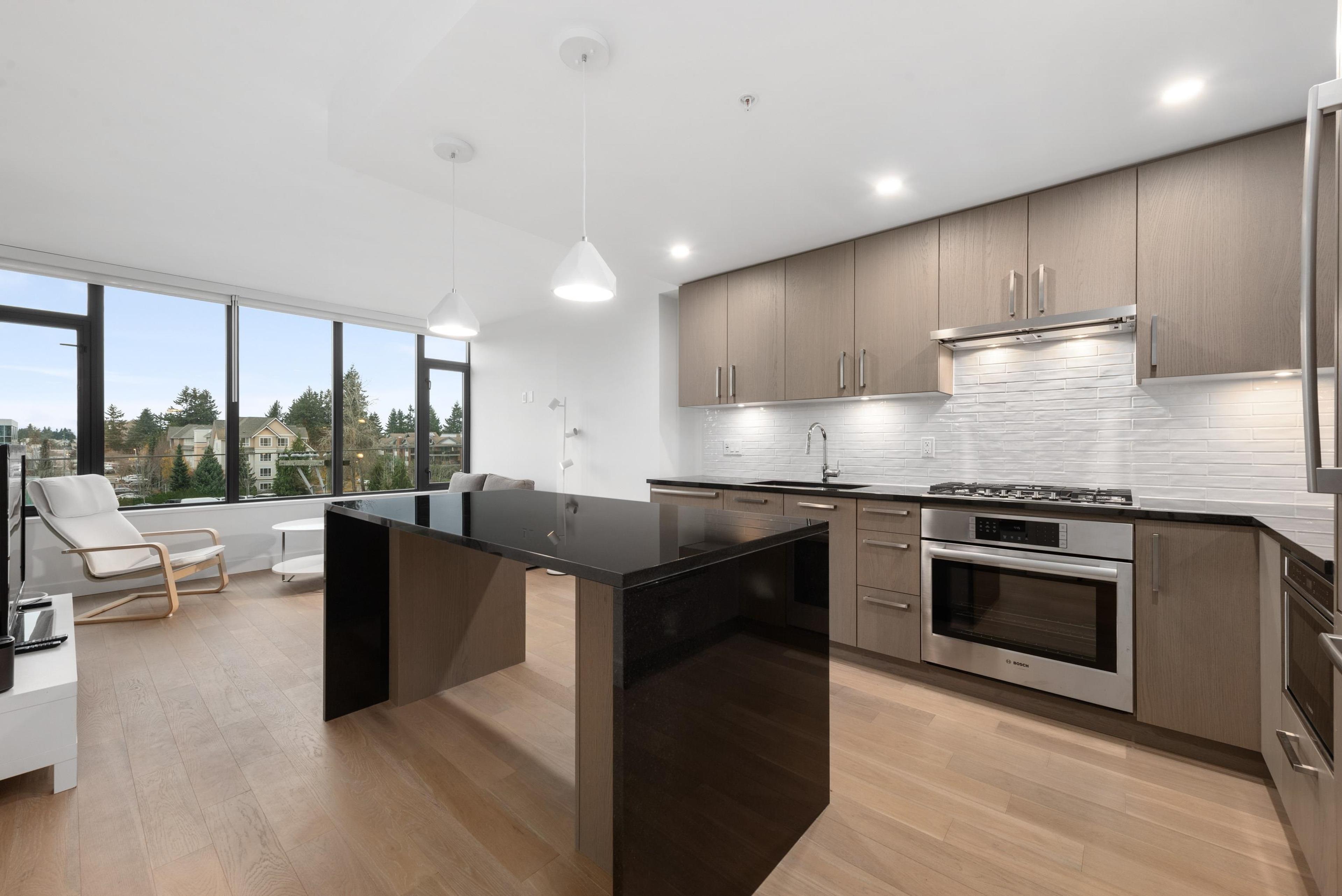 #403 1588 JOHNSTON ROAD - Main Image