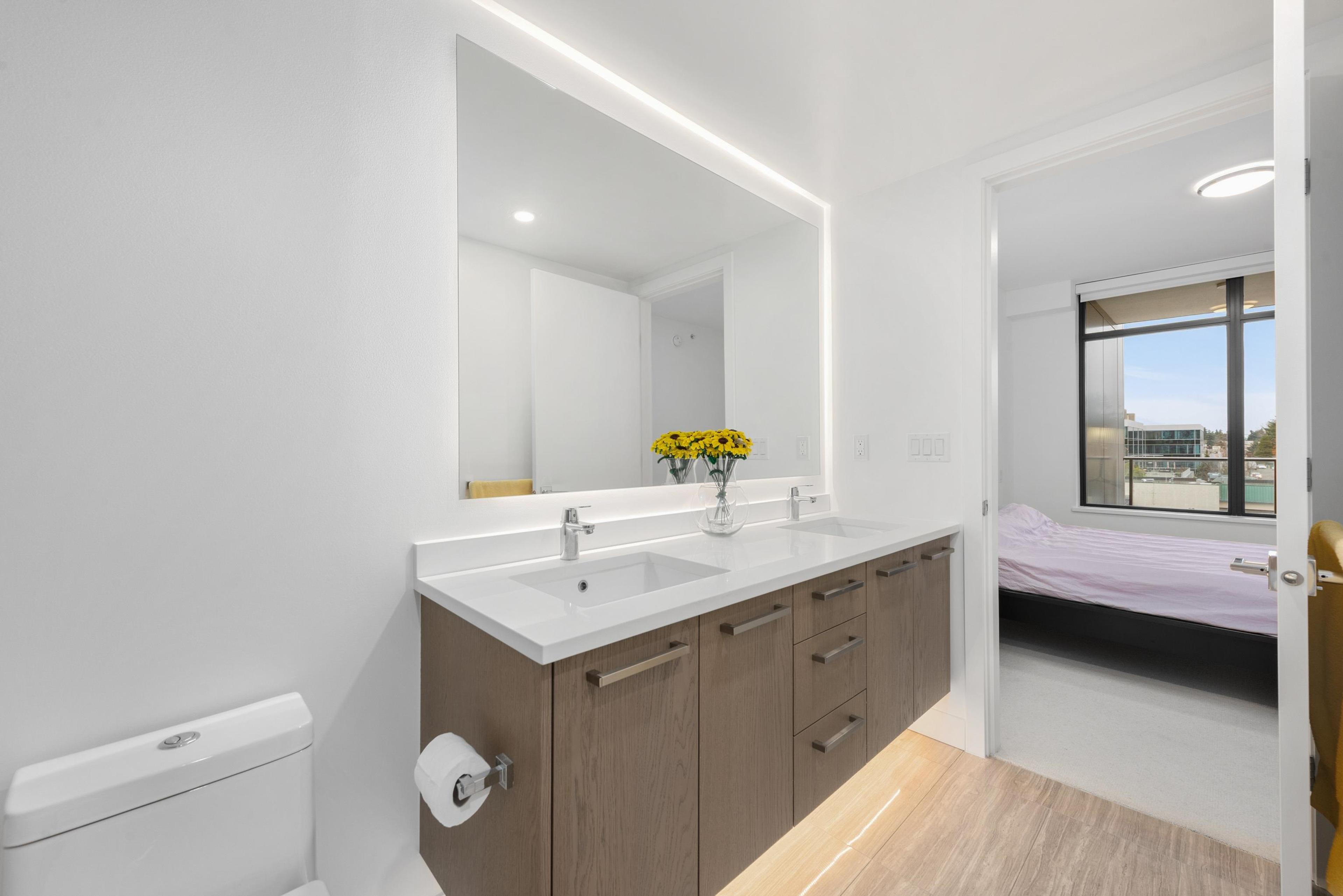 #403 1588 JOHNSTON ROAD - 20