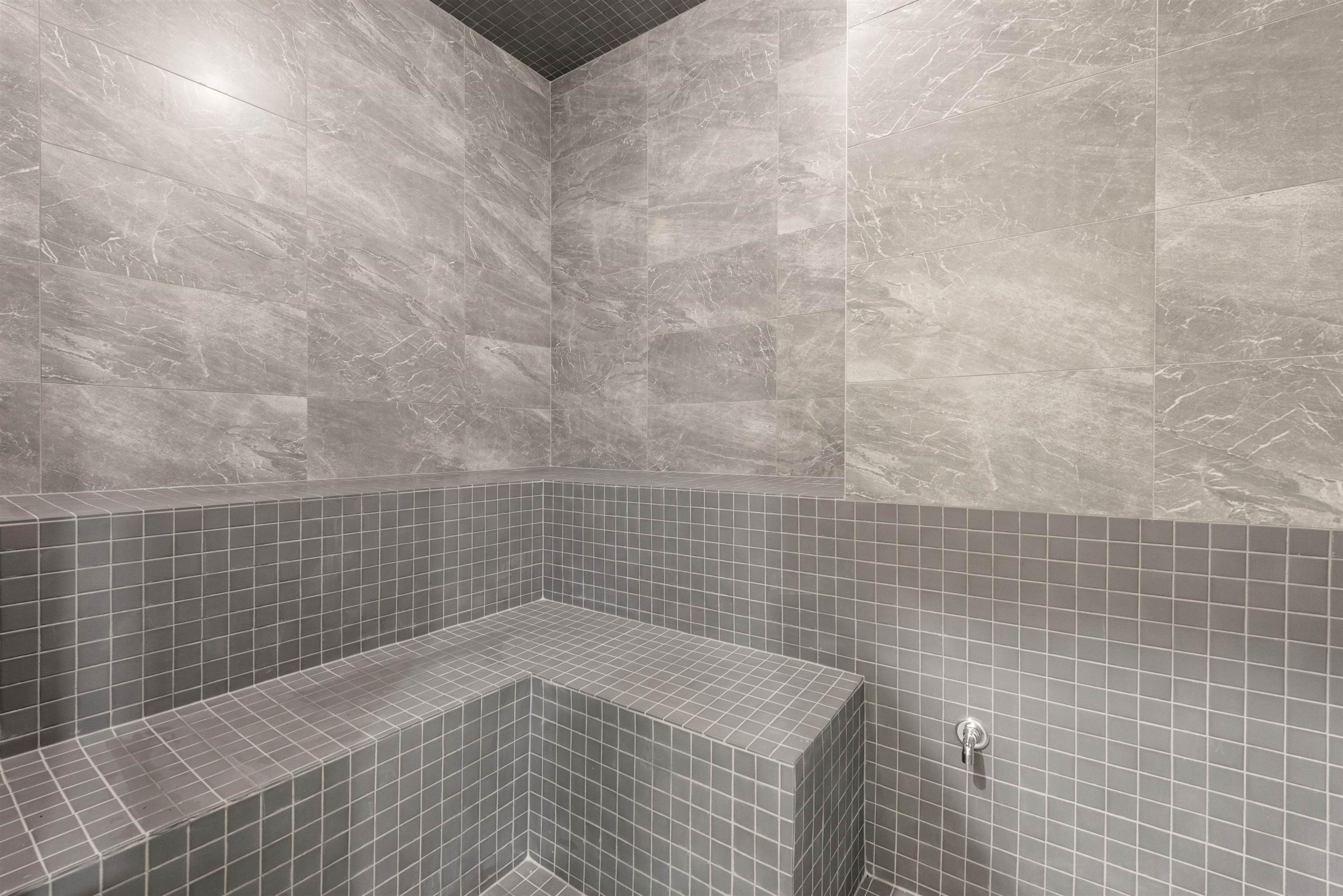 #403 1588 JOHNSTON ROAD - 33