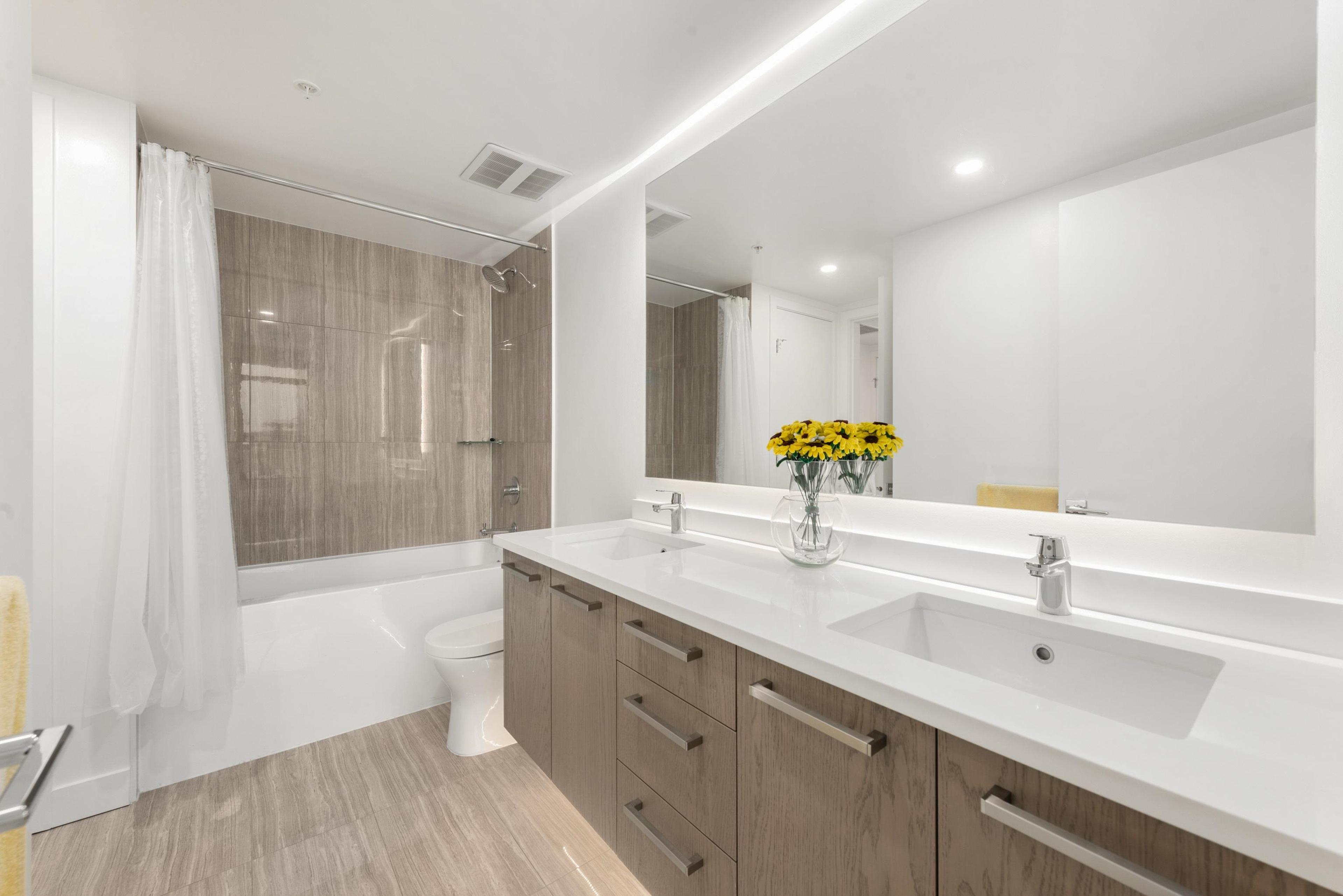 #403 1588 JOHNSTON ROAD - 18