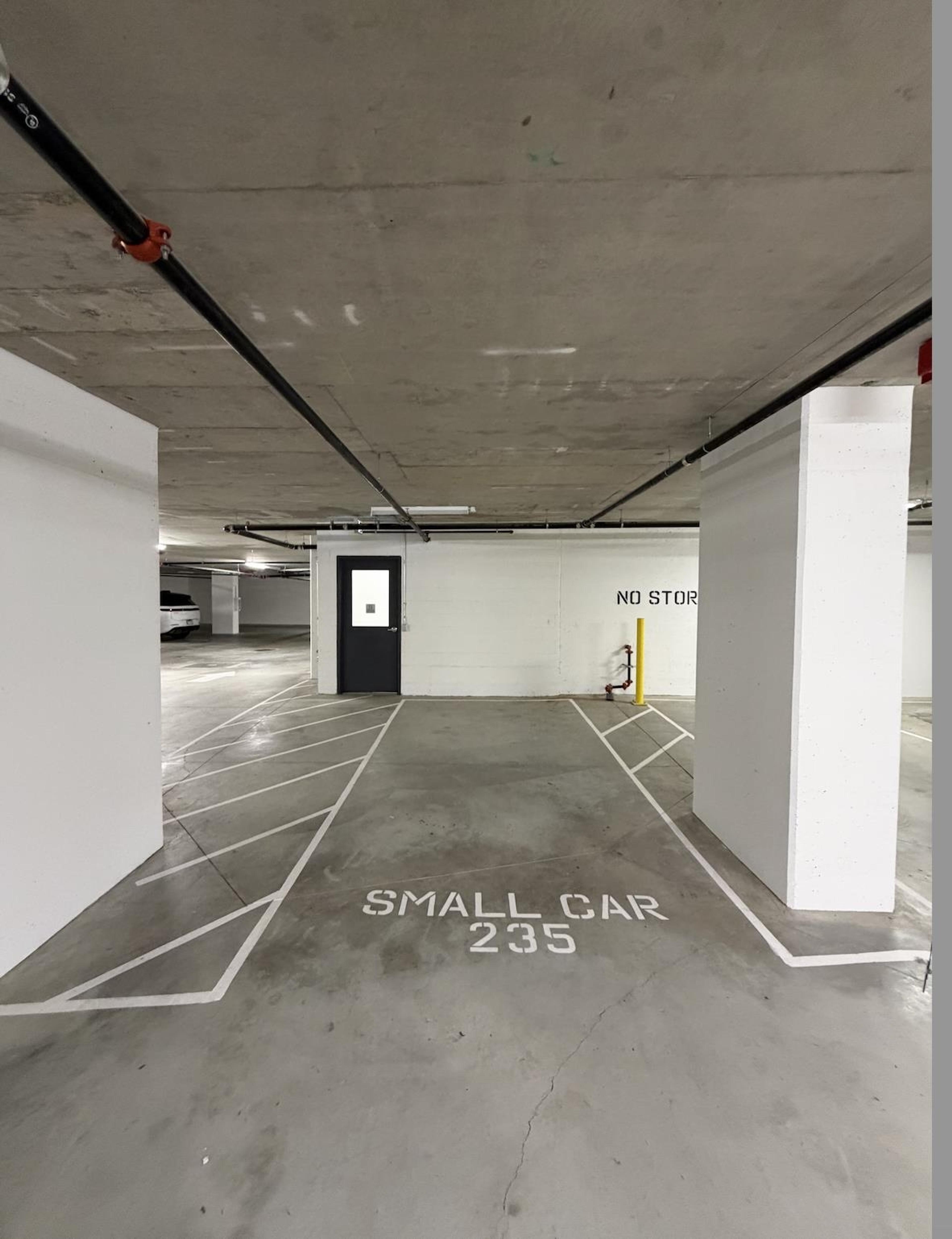 #403 1588 JOHNSTON ROAD - 37