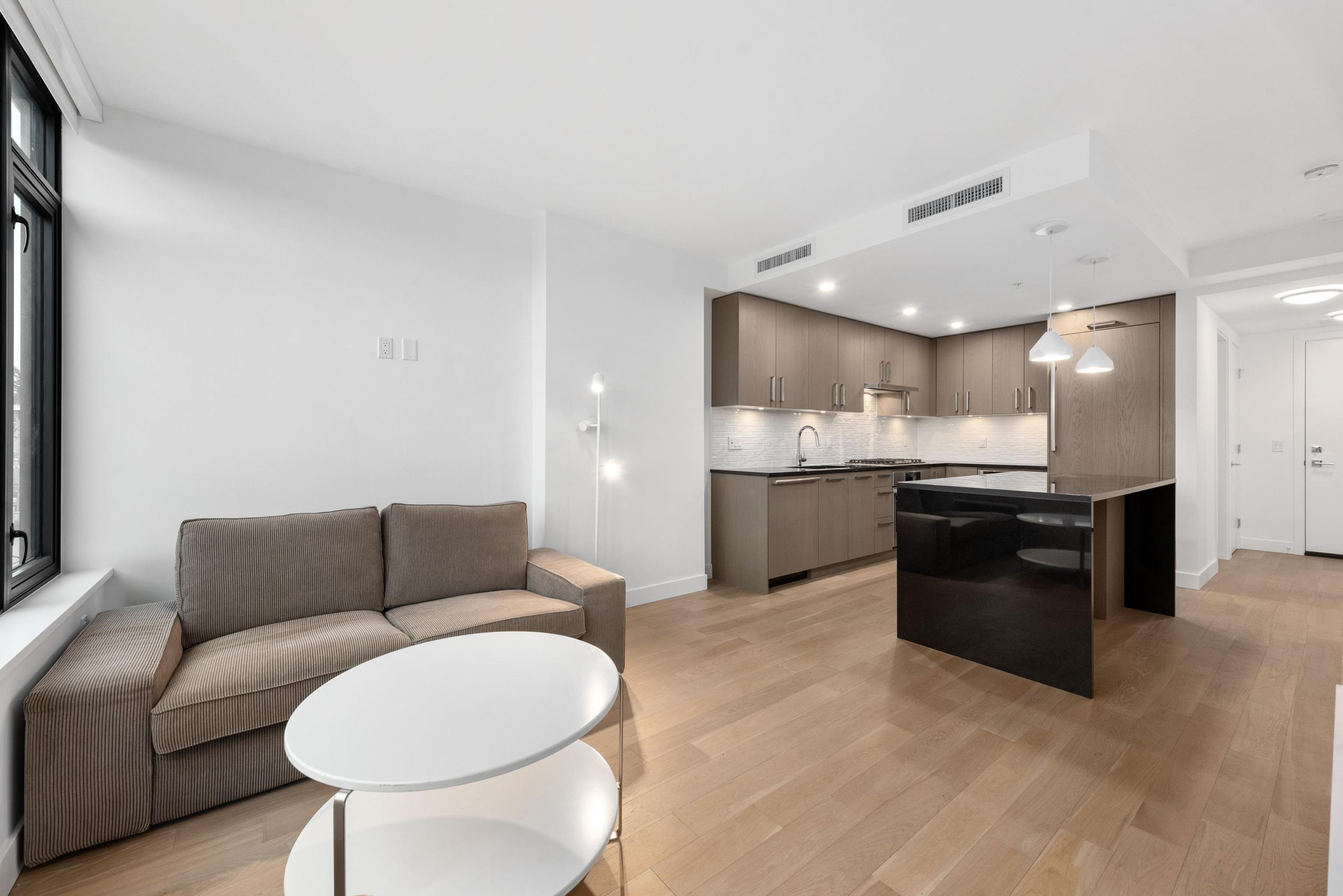 #403 1588 JOHNSTON ROAD - 11