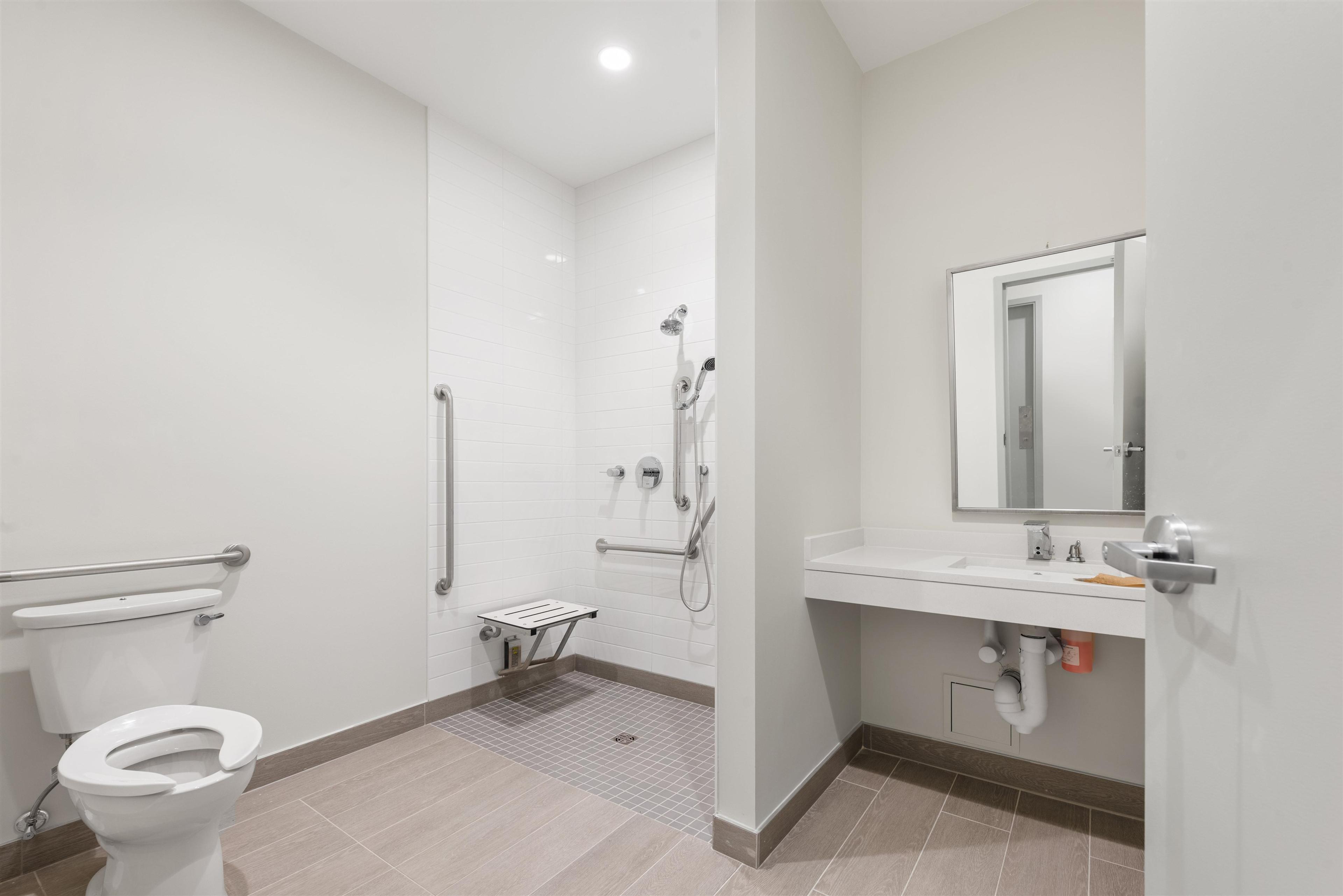 #403 1588 JOHNSTON ROAD - 31