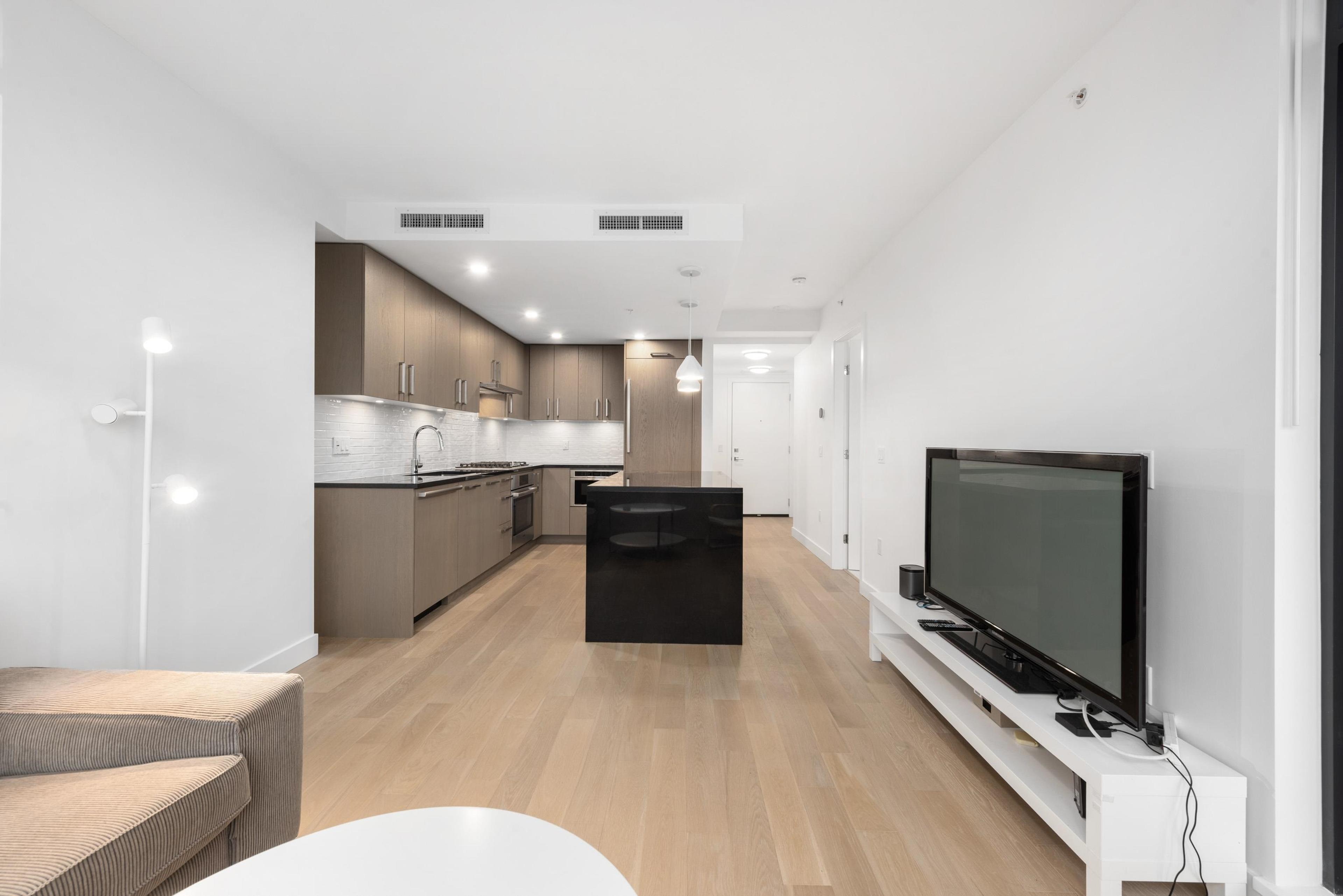 #403 1588 JOHNSTON ROAD - 8