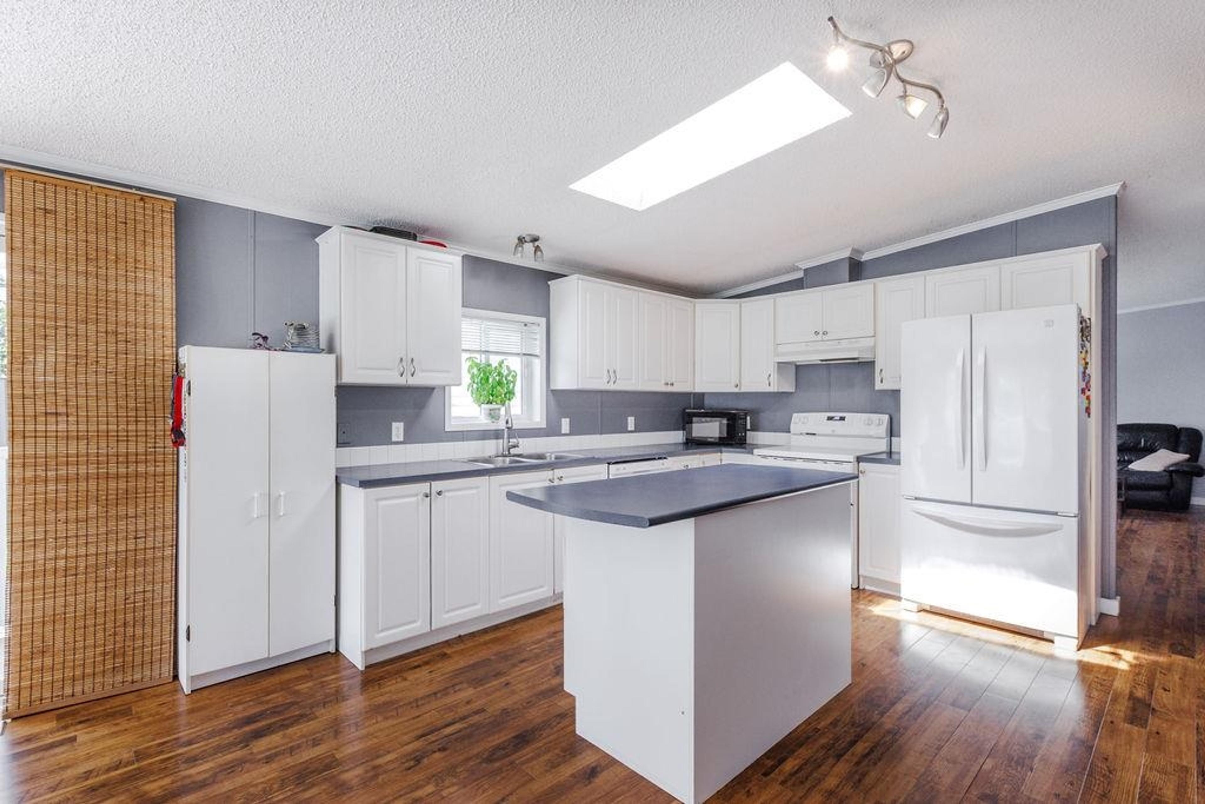 760 HILLCREST ROAD - 6