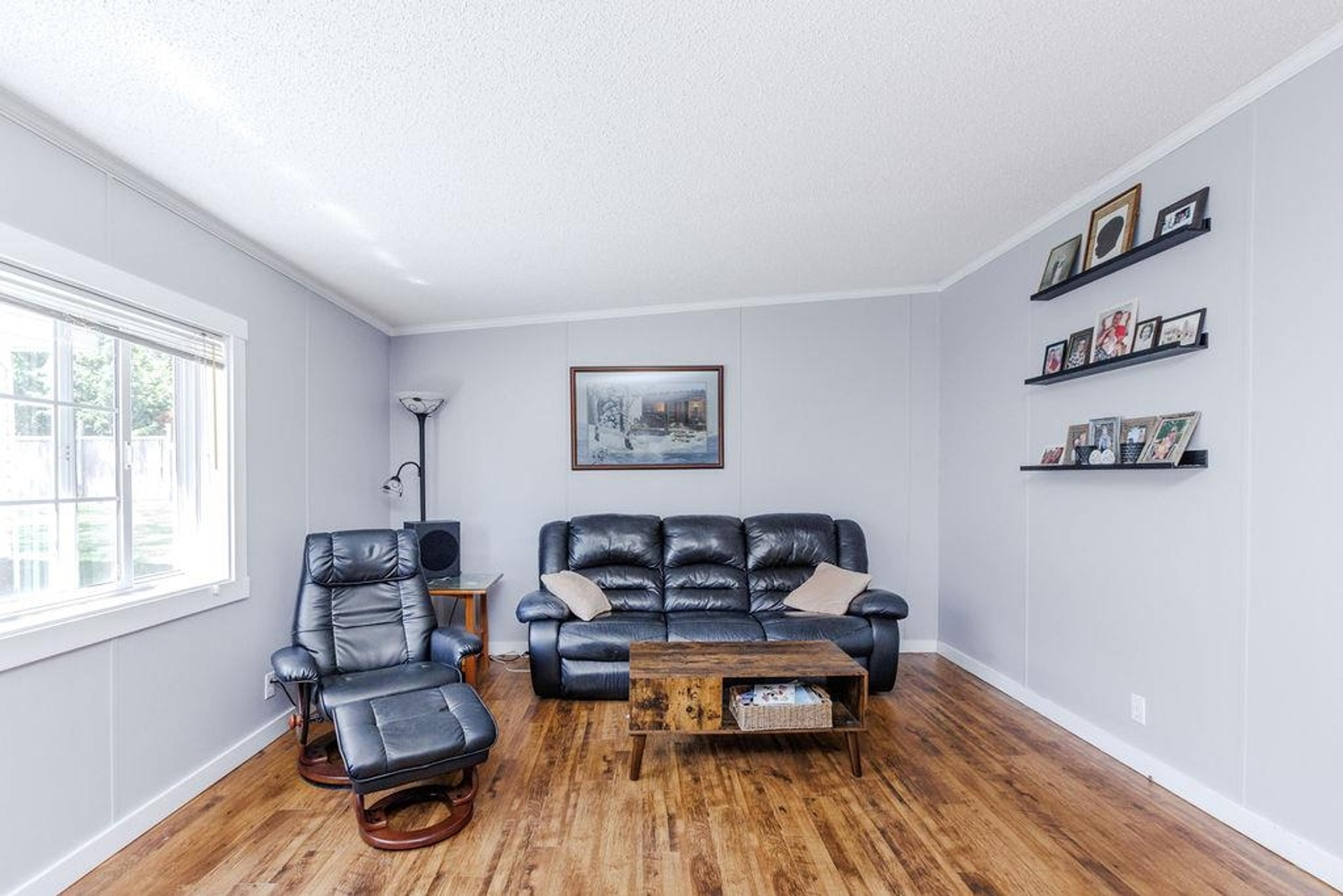 760 HILLCREST ROAD - 12