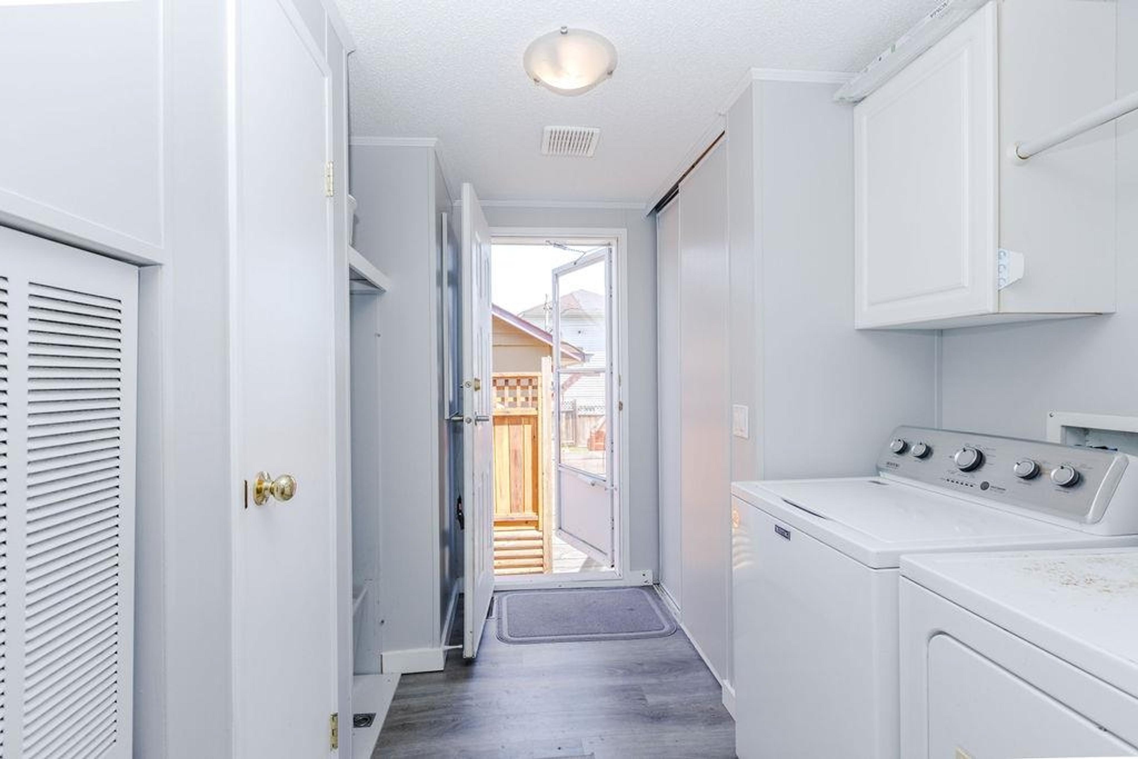 760 HILLCREST ROAD - 19