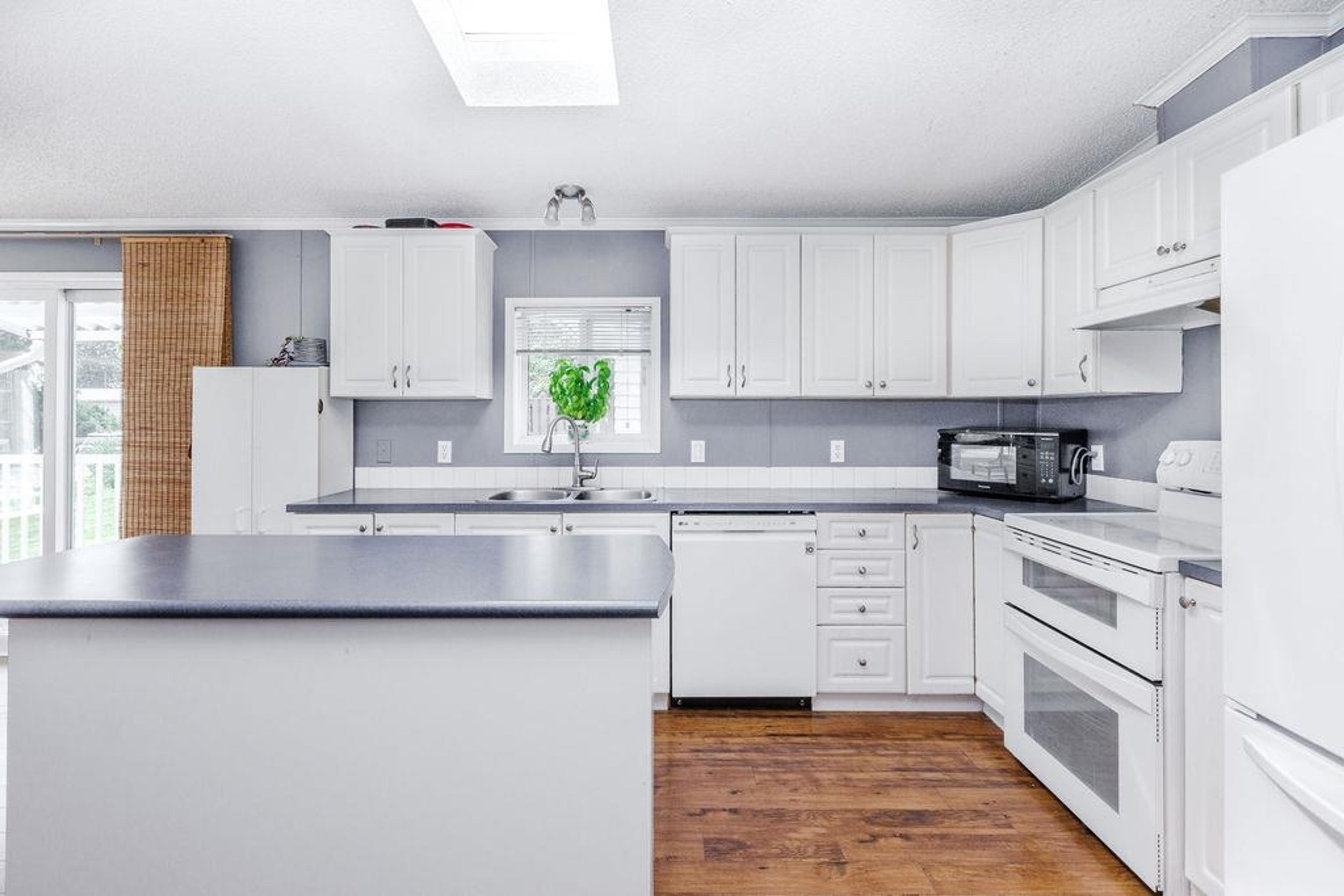 760 HILLCREST ROAD - 8