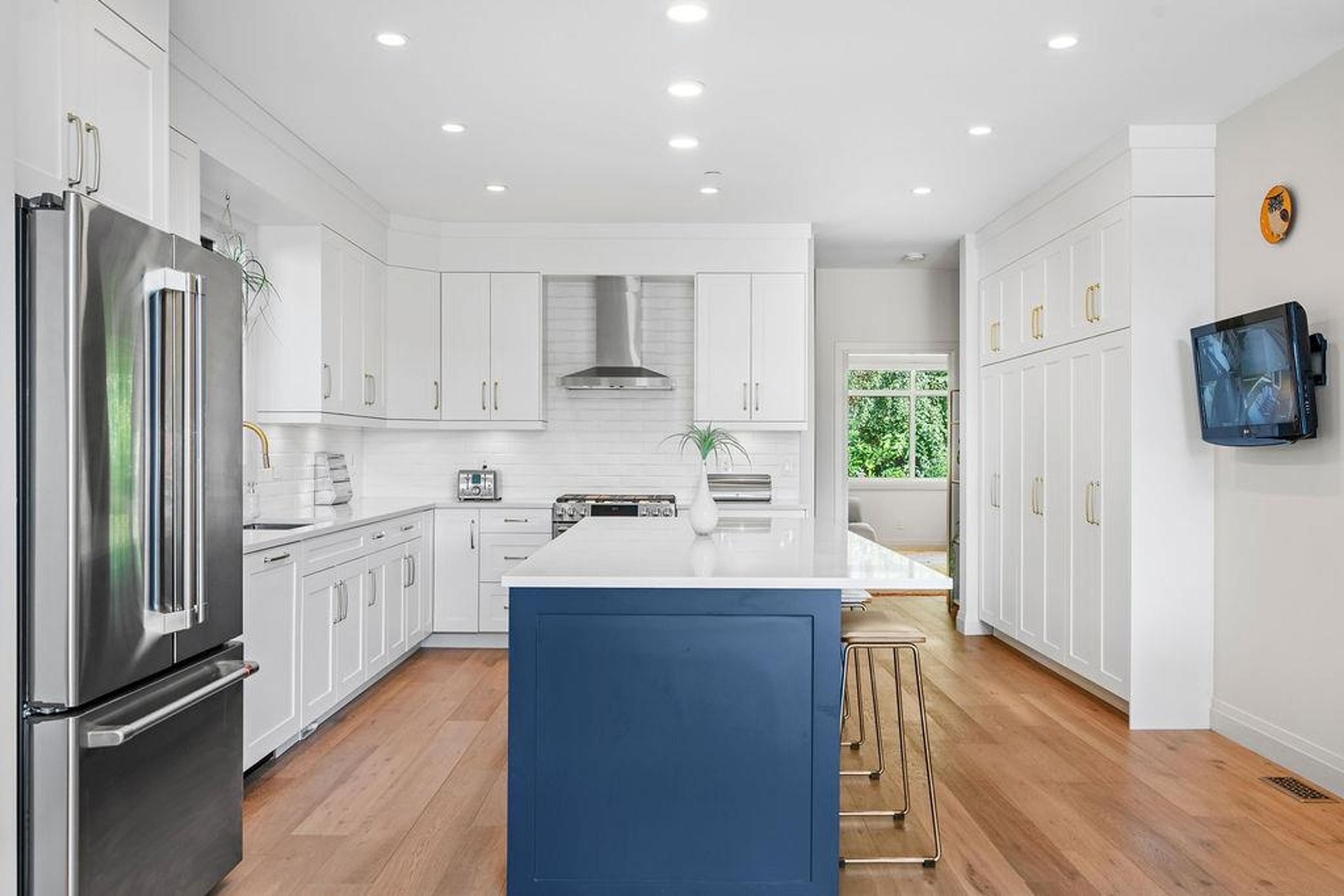 15541 OXENHAM AVENUE - 12