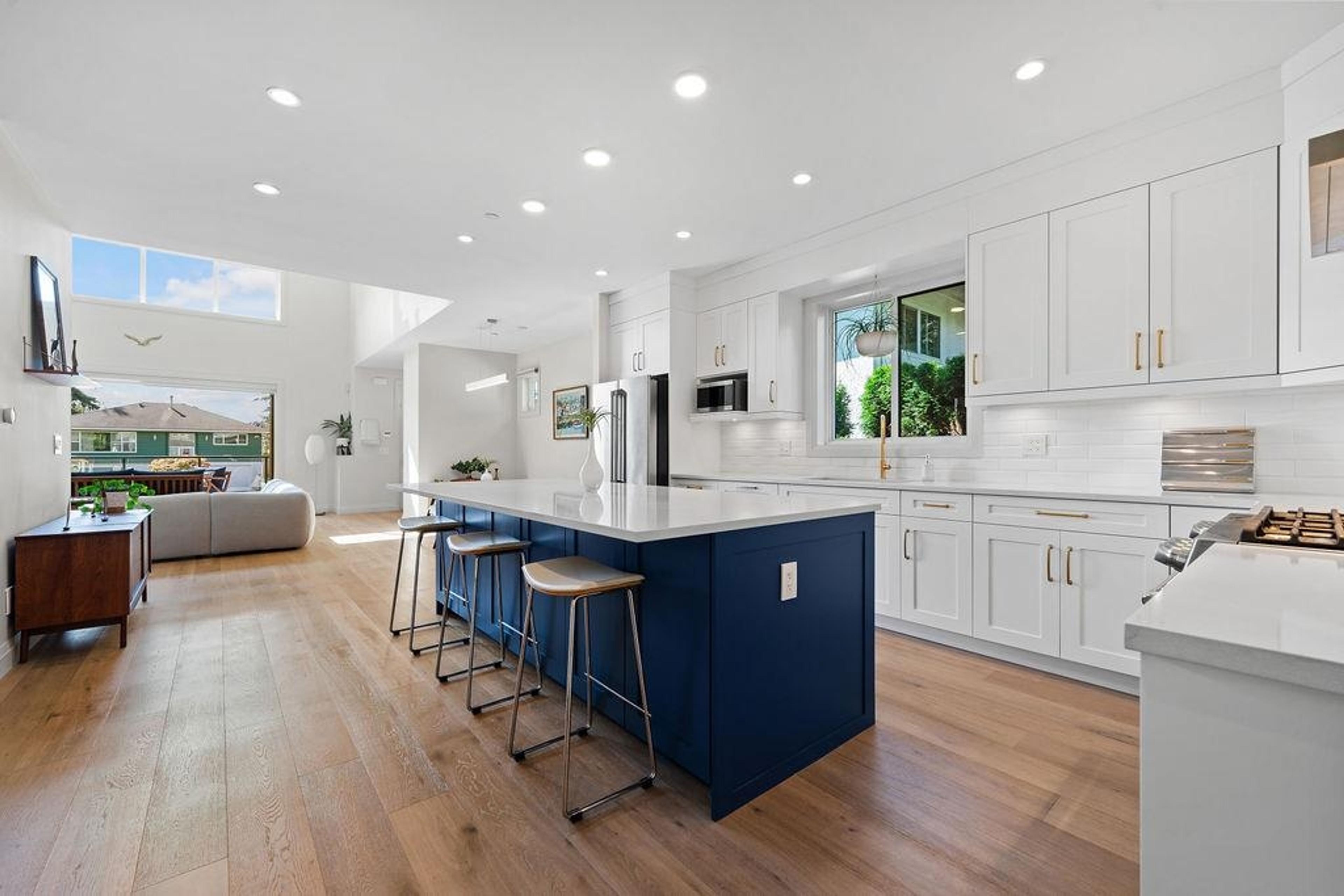 15541 OXENHAM AVENUE - 24