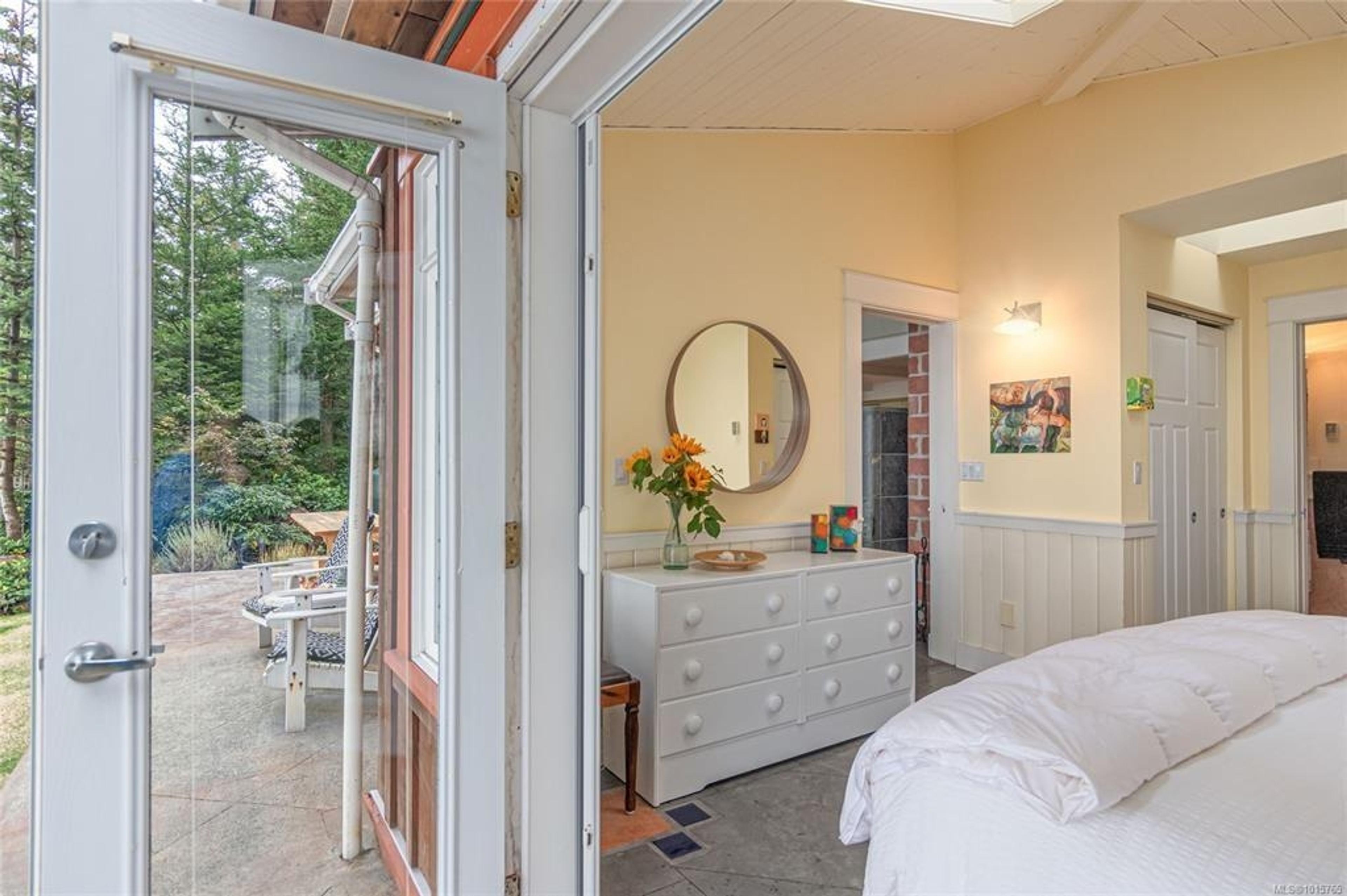 105 ISLAND PARK DRIVE - 23