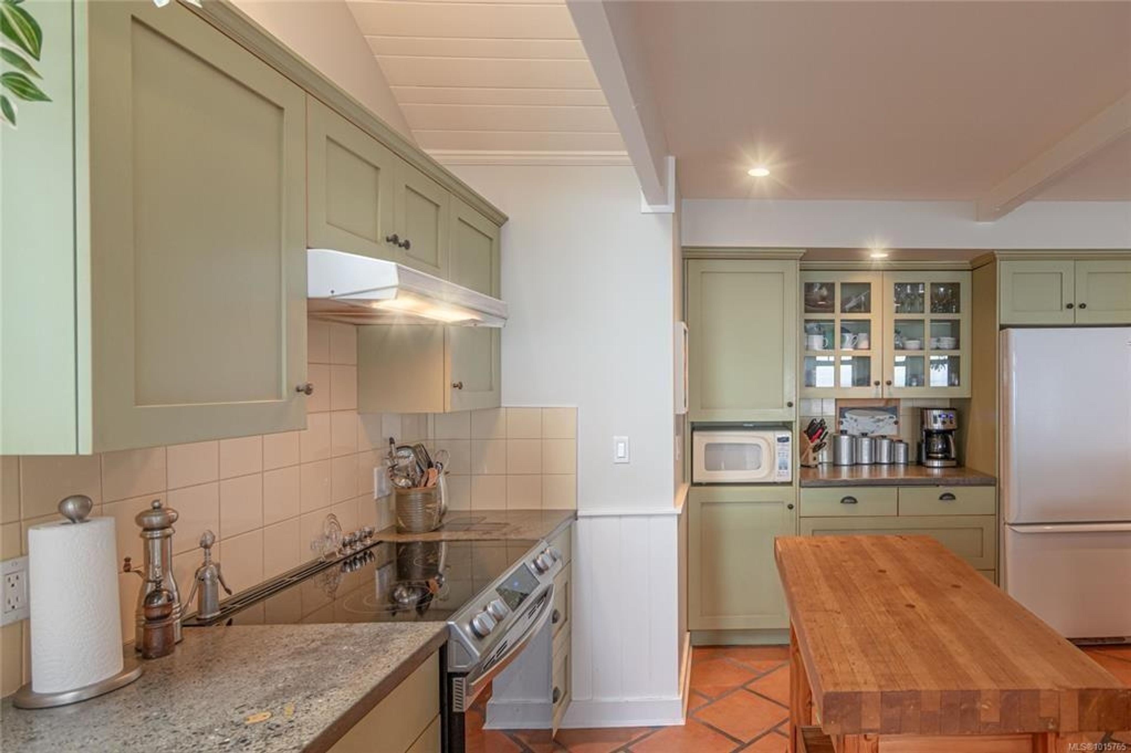 105 ISLAND PARK DRIVE - 15