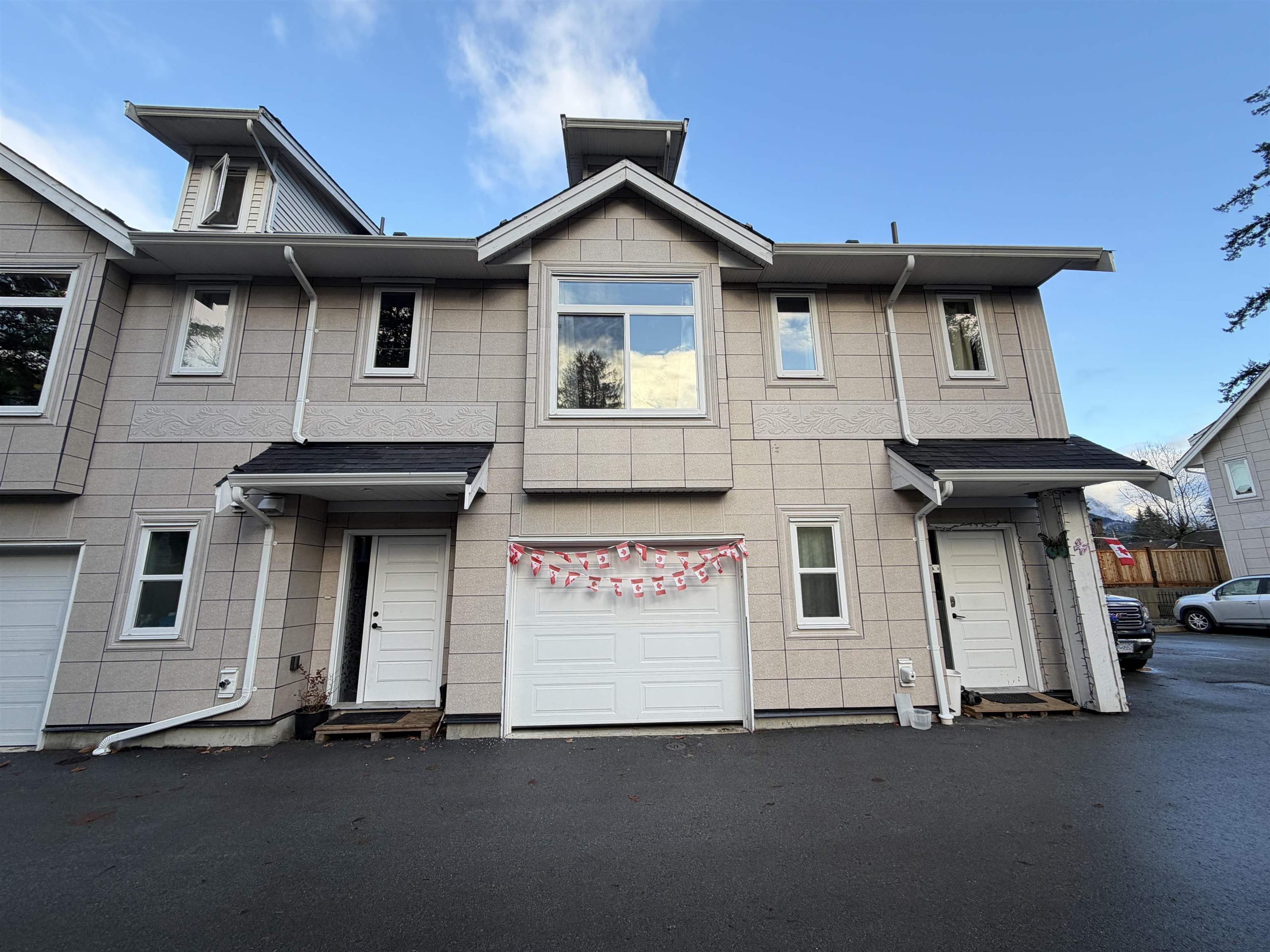 #3 548 PARK STREET - Image 2