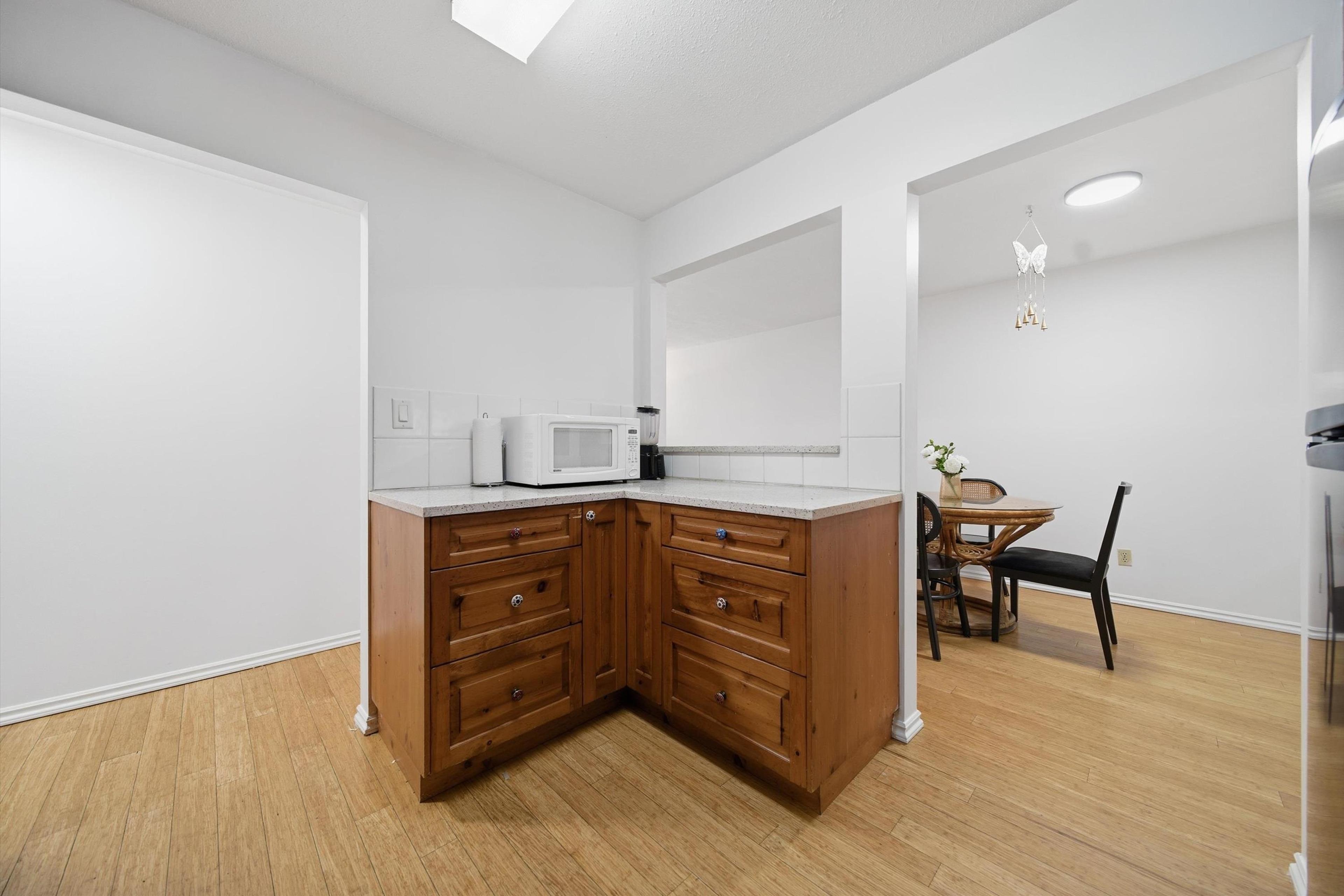 #104 15290 THRIFT AVENUE - 22