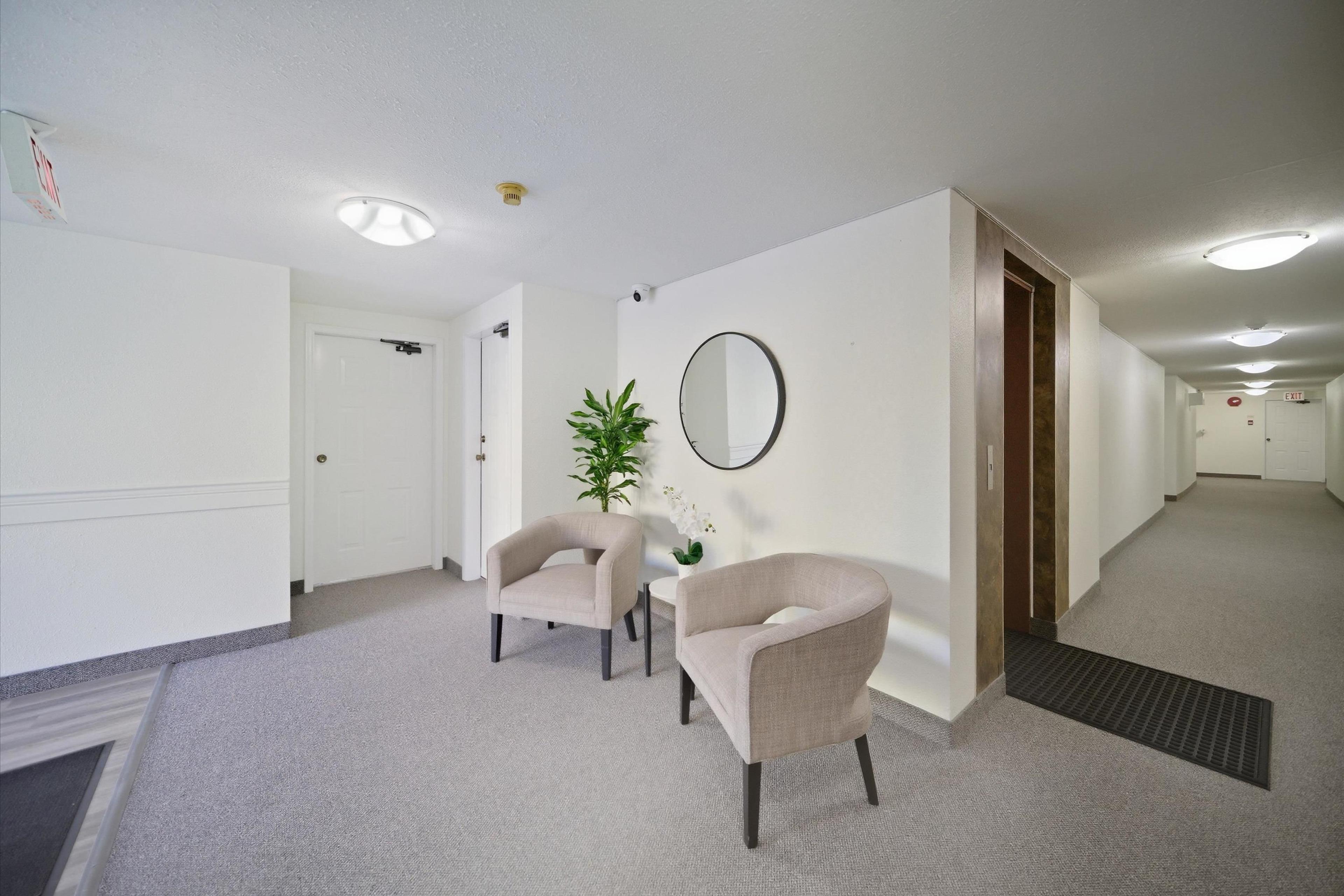 #104 15290 THRIFT AVENUE - 5