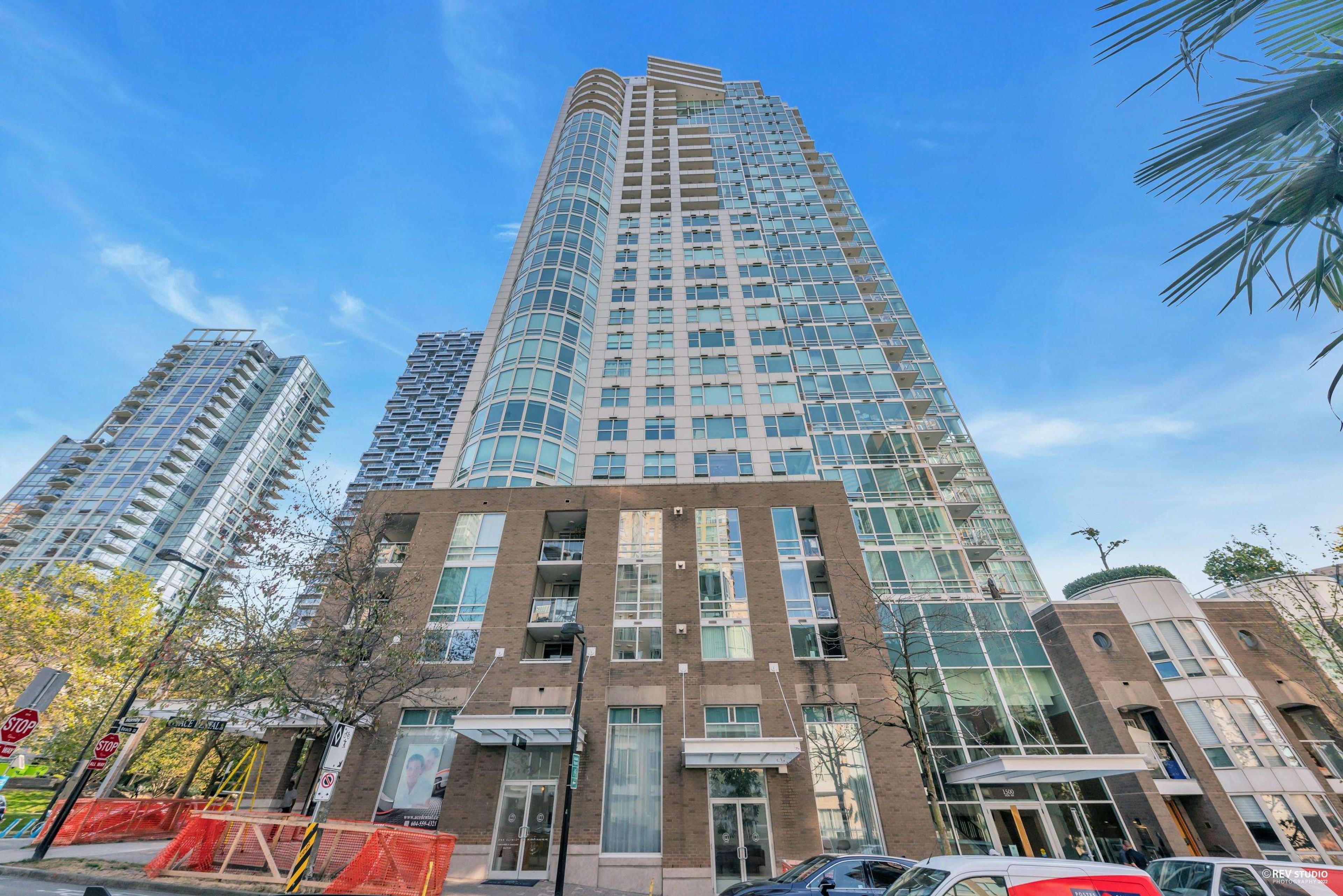 1500 Hornby Street, Vancouver - Exteriors - Photo 4