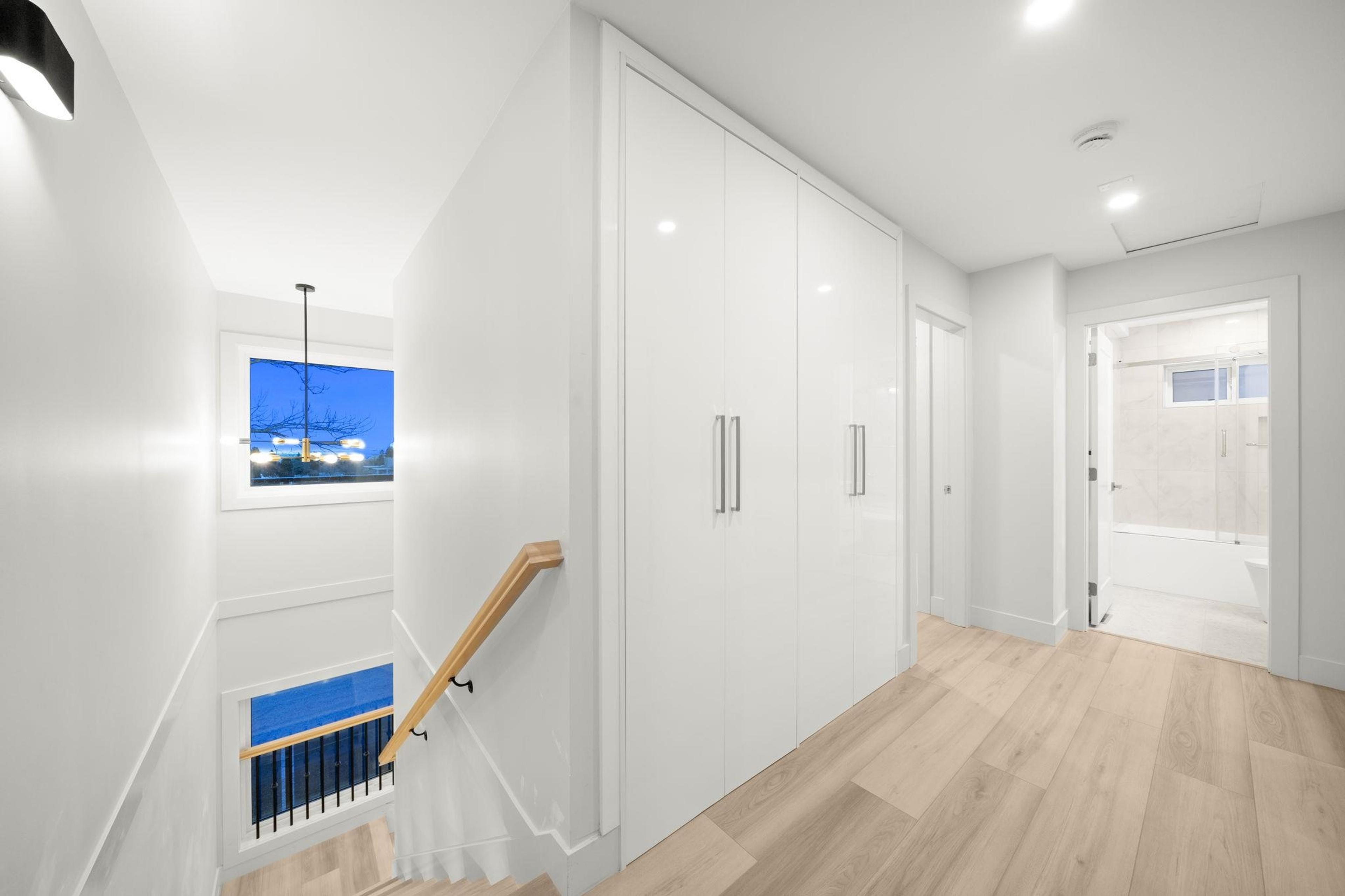 #2 3881 HURST STREET - 23