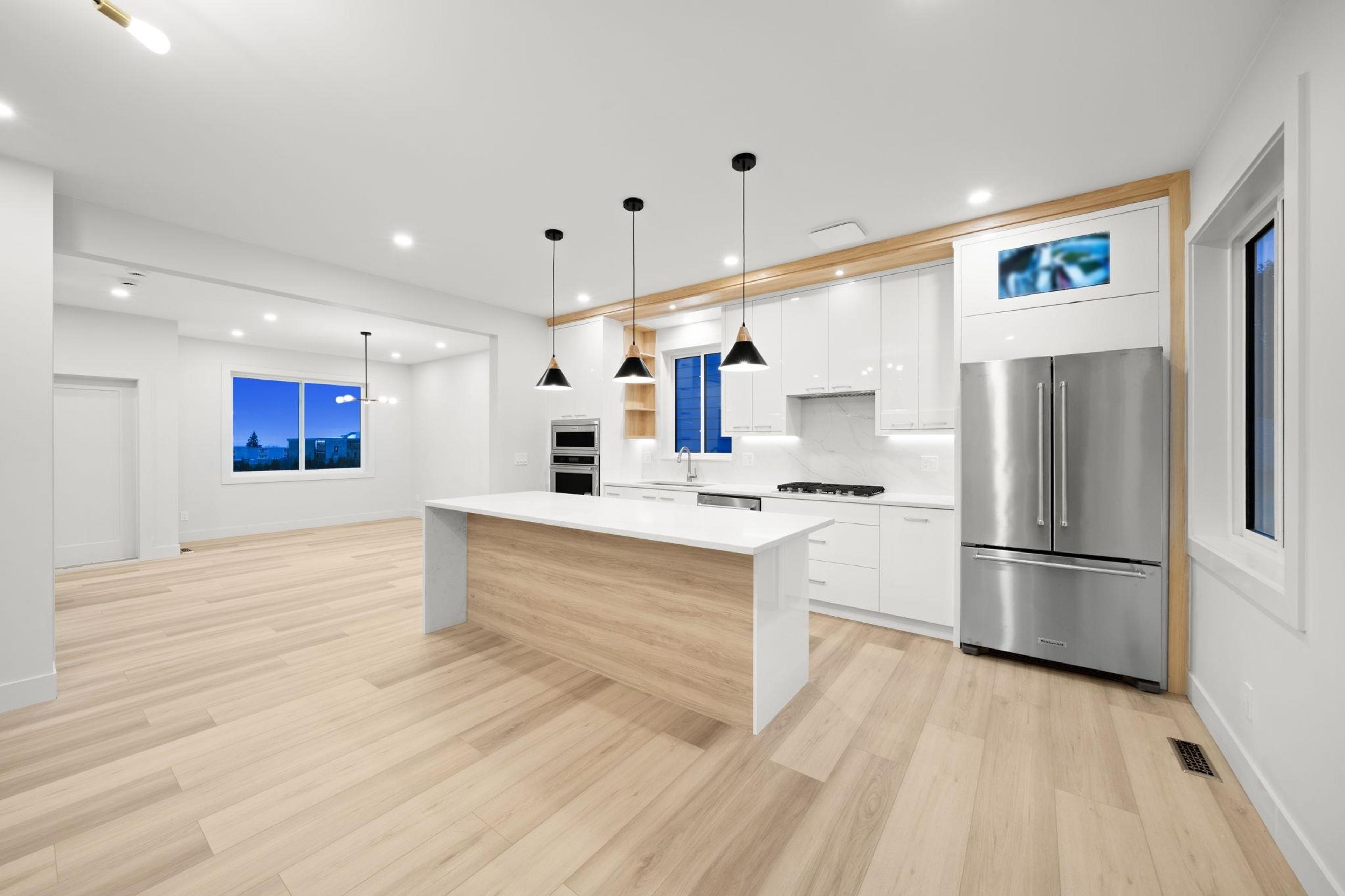 #2 3881 HURST STREET - 13