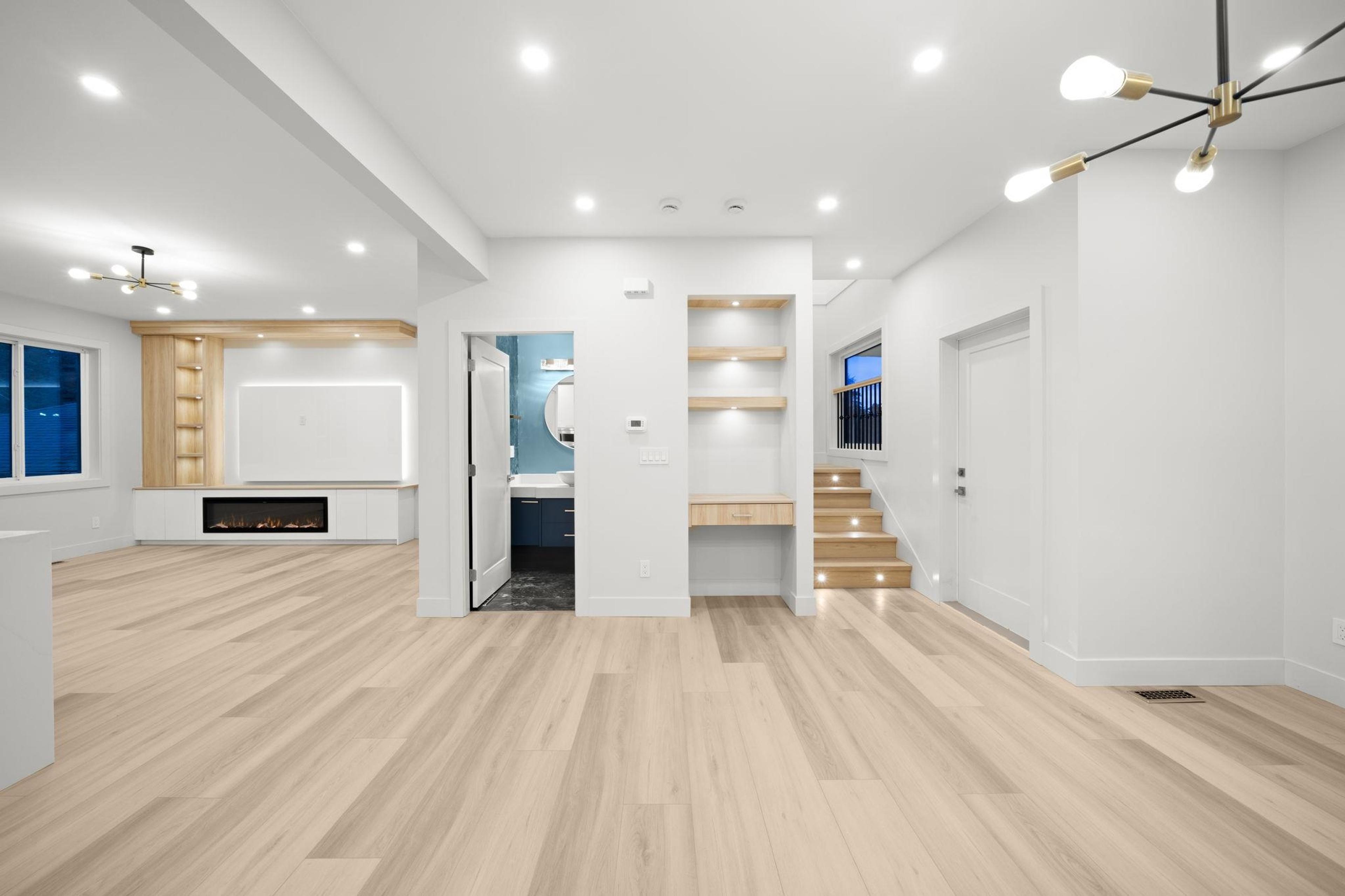 #2 3881 HURST STREET - 16