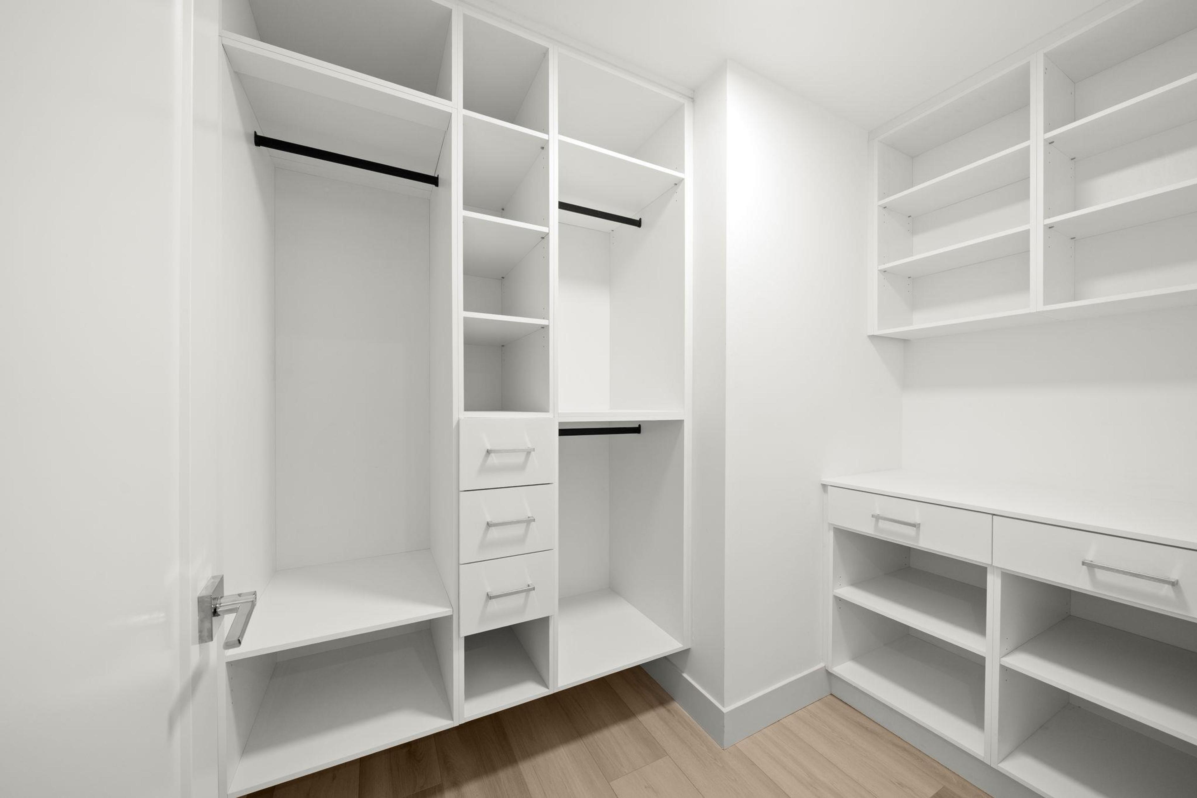 #2 3881 HURST STREET - 26