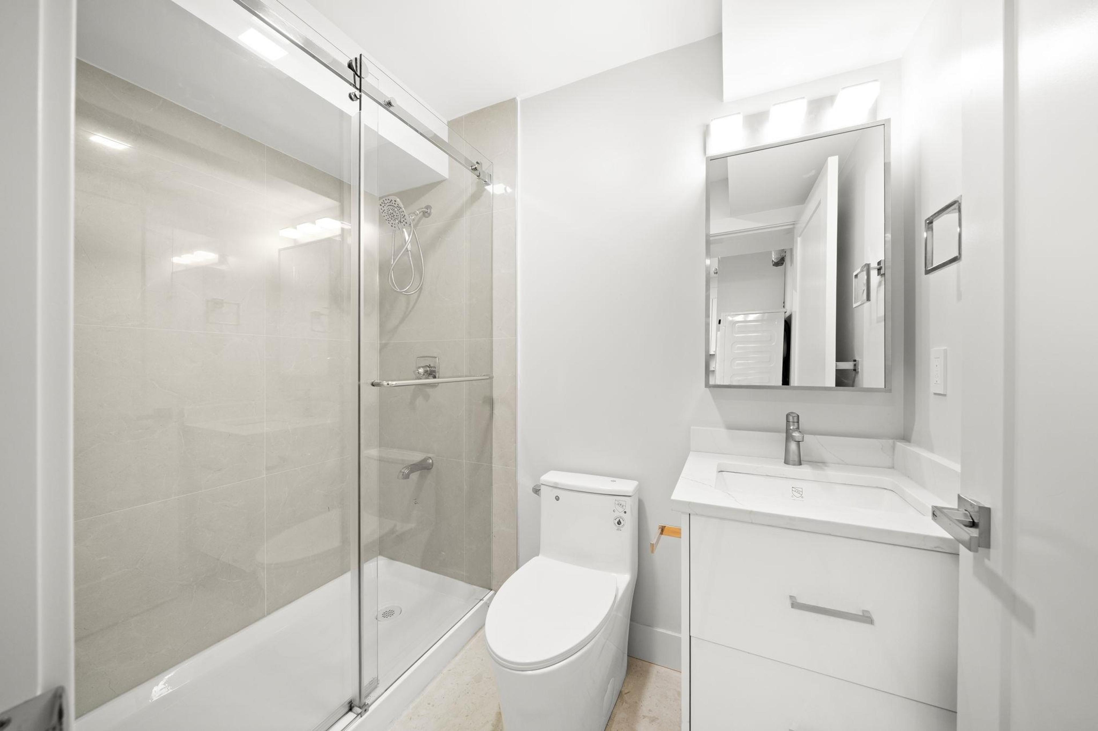 #2 3881 HURST STREET - 32