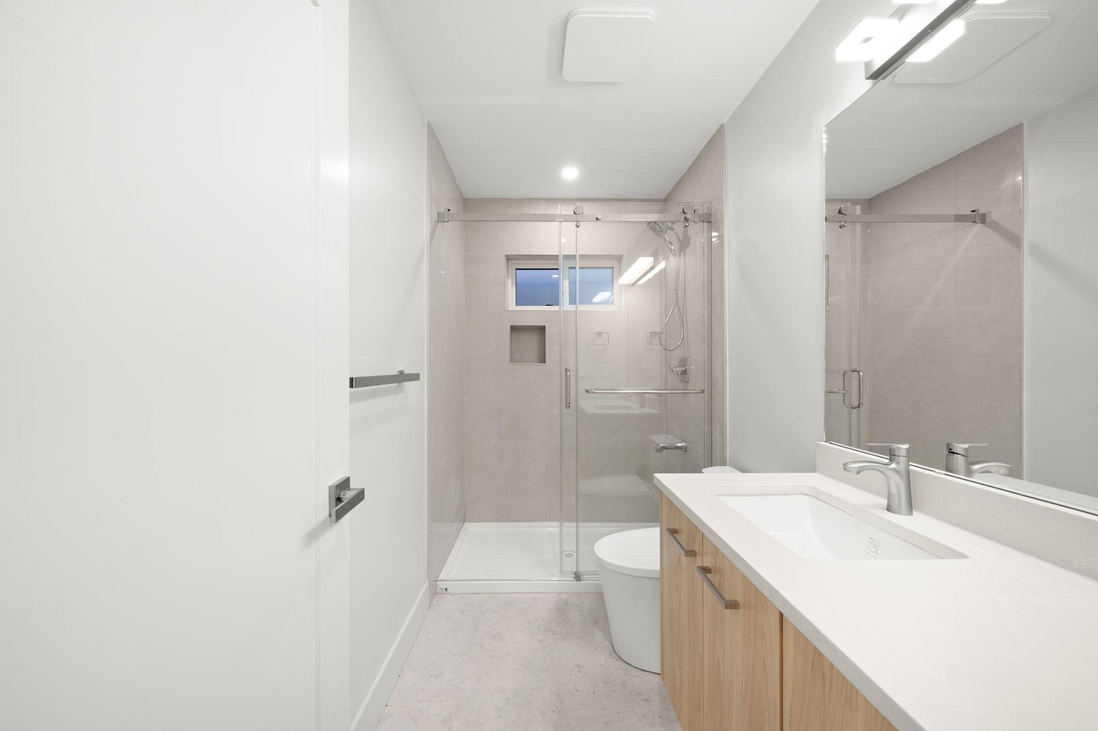 #2 3881 HURST STREET - 24