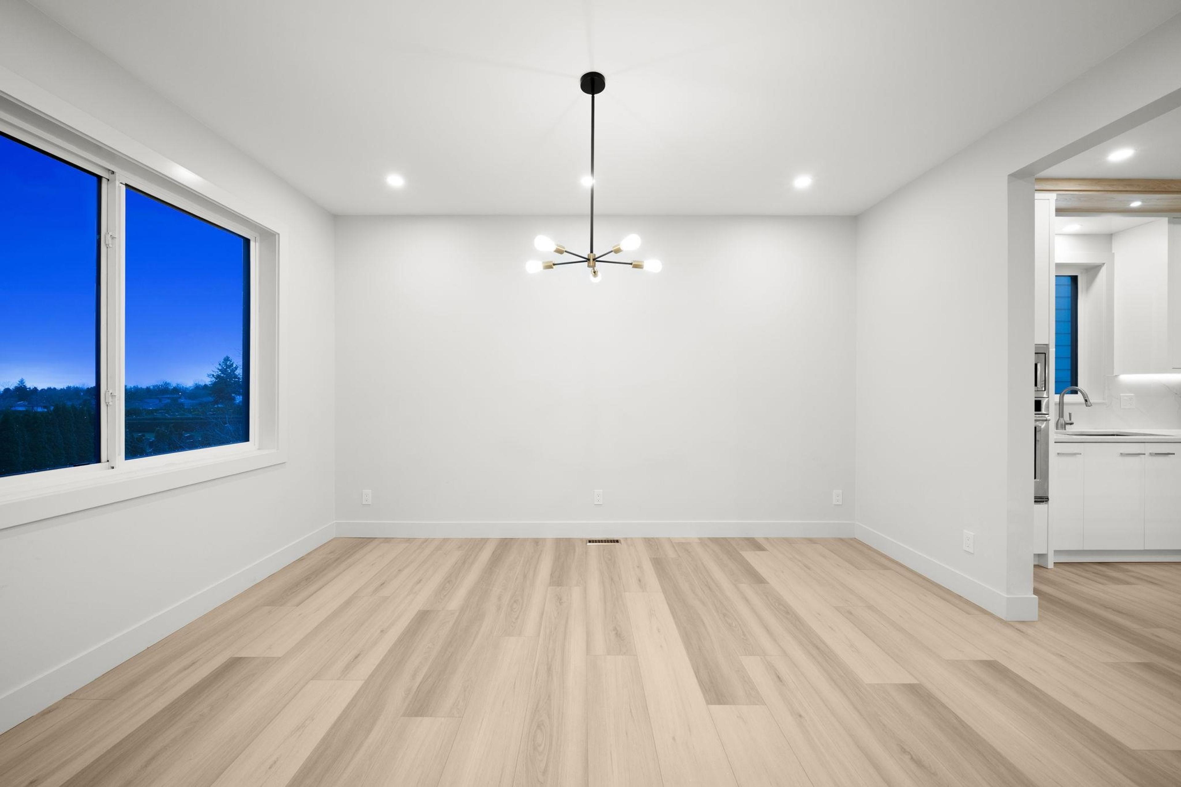 #2 3881 HURST STREET - 15