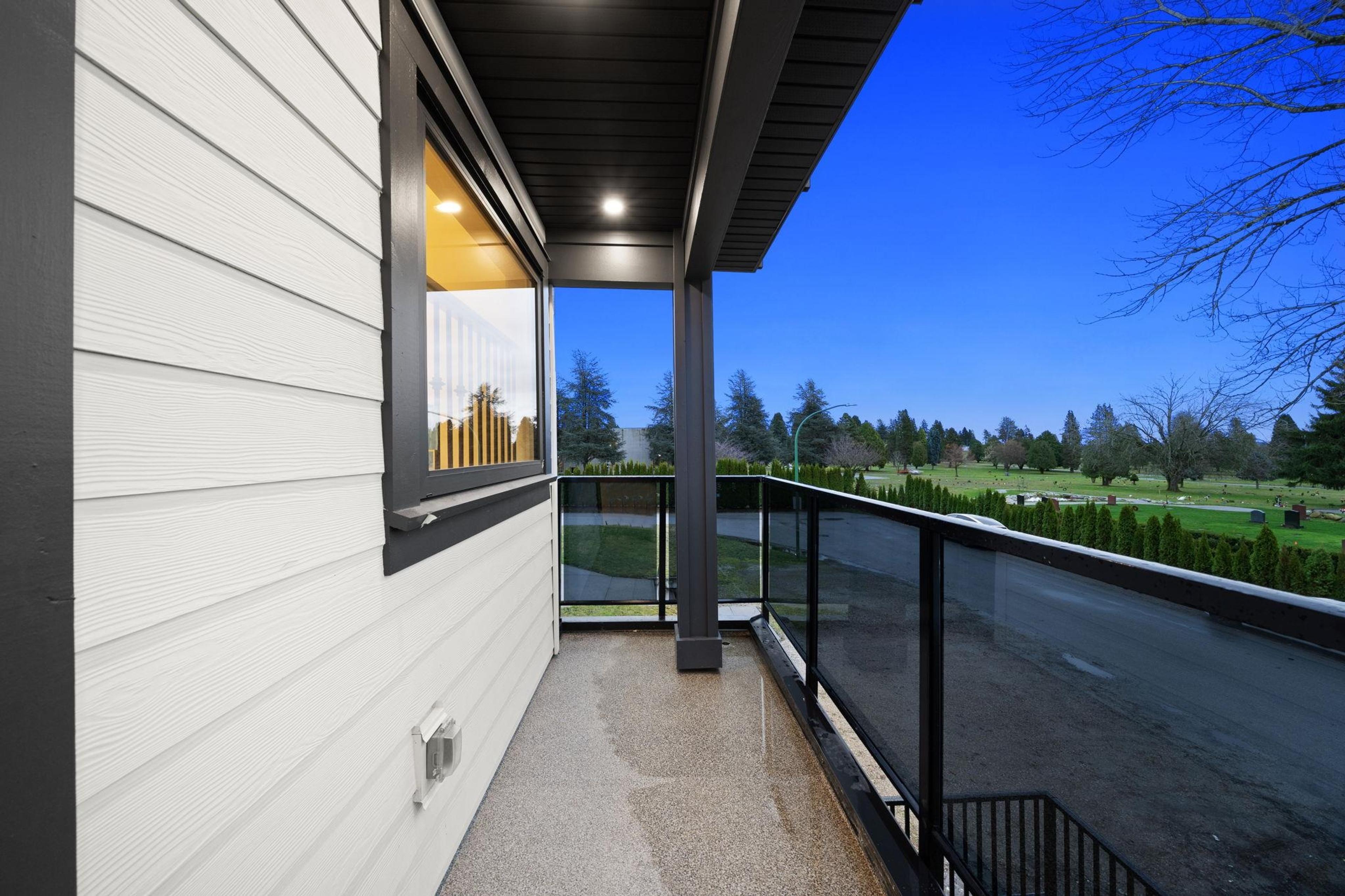 #2 3881 HURST STREET - 35