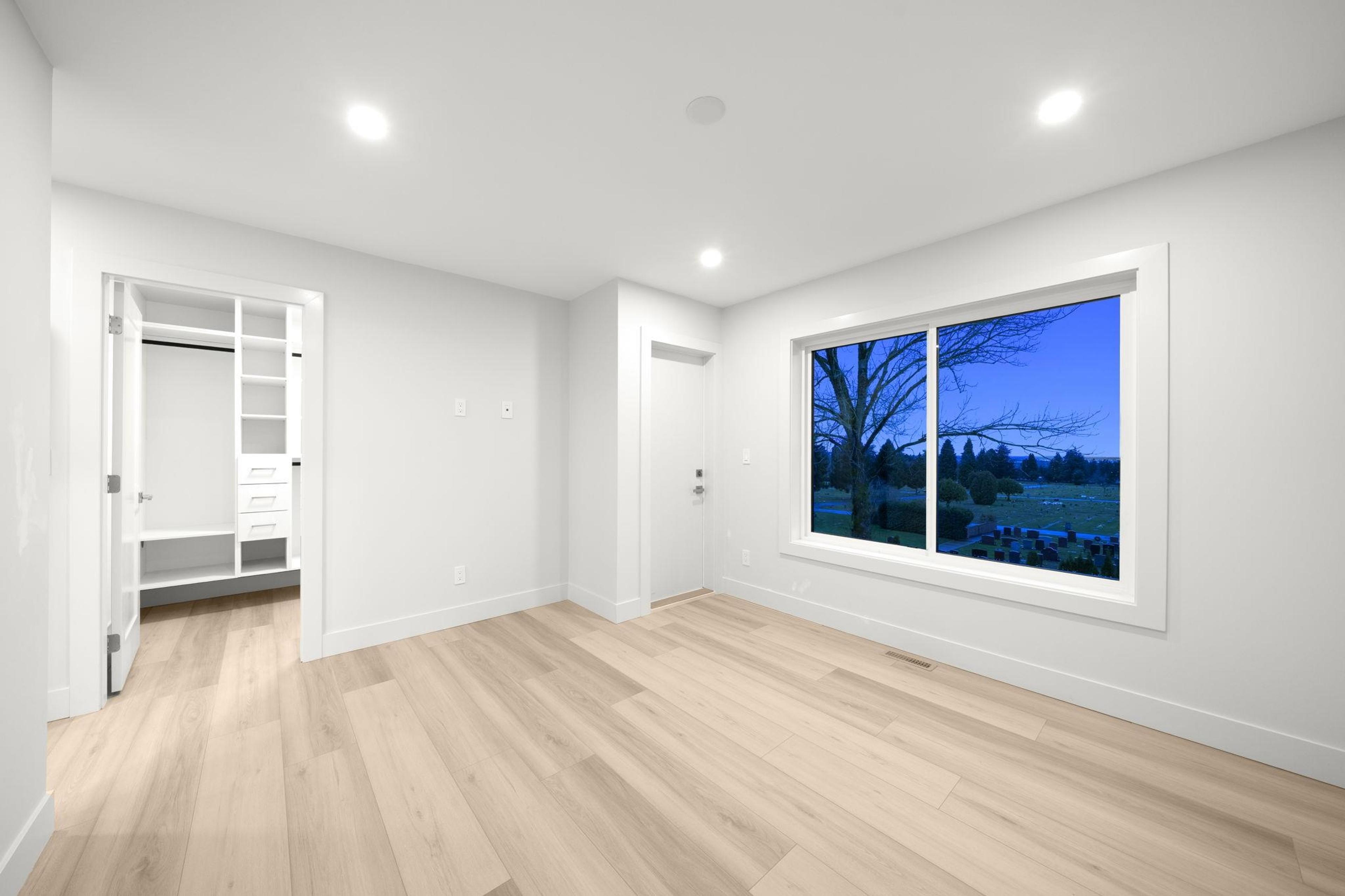 #2 3881 HURST STREET - 25