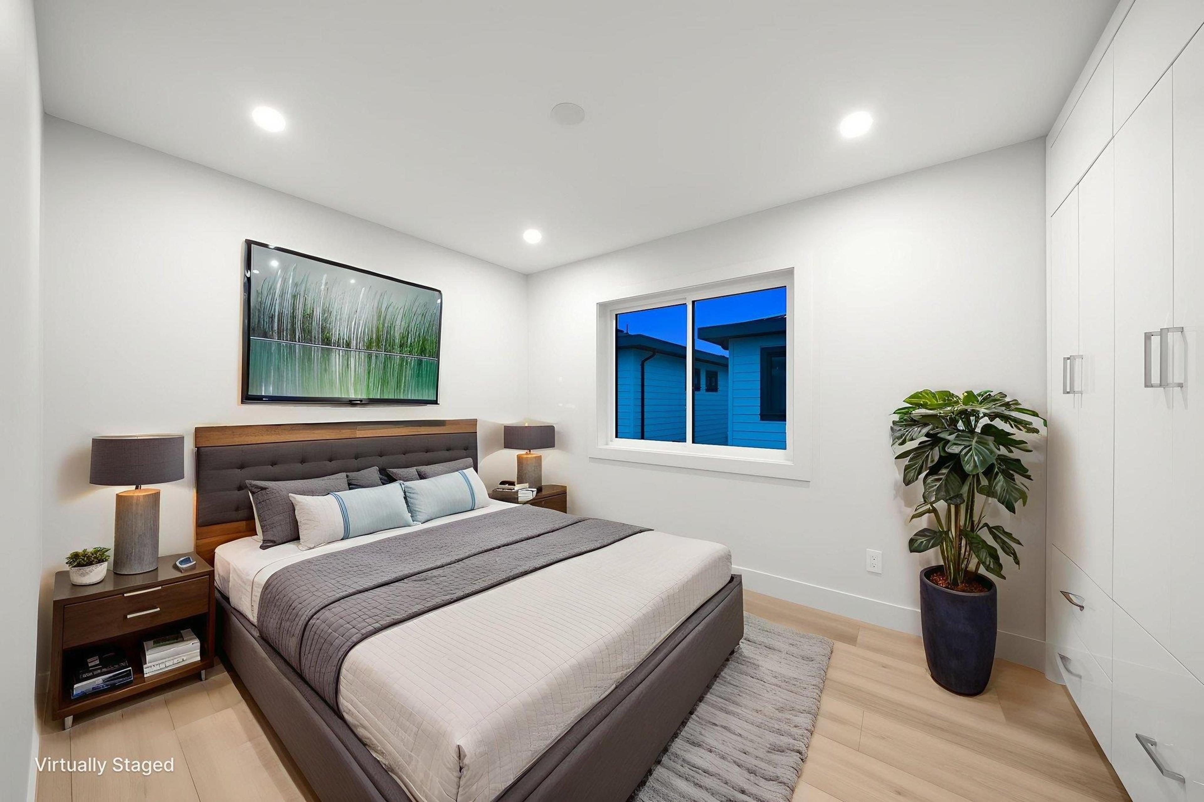 #2 3881 HURST STREET - 21