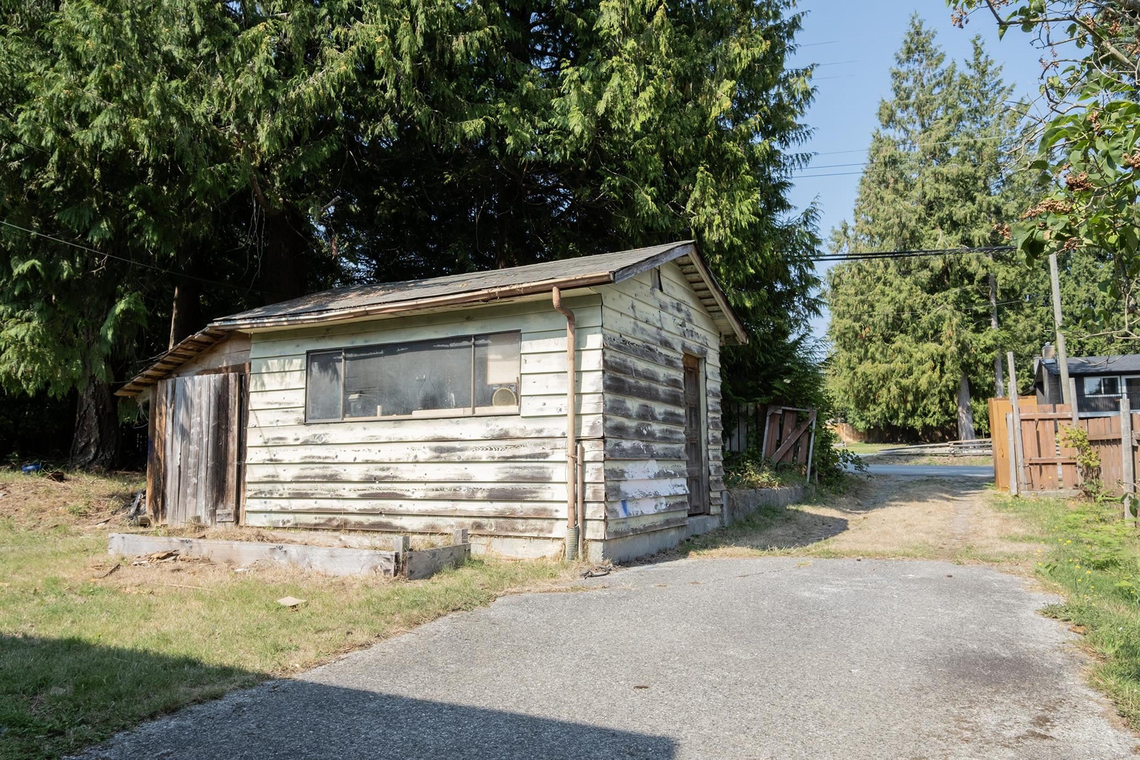 1160 ROSAMUND ROAD - 36