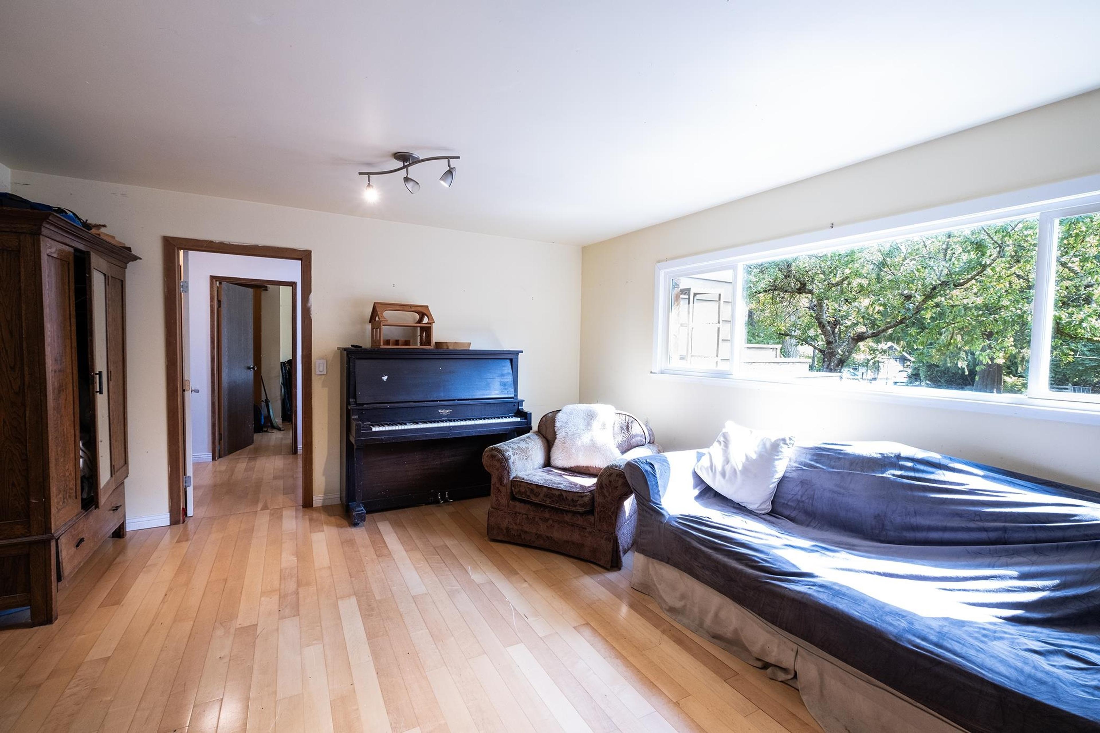 1160 ROSAMUND ROAD - 21