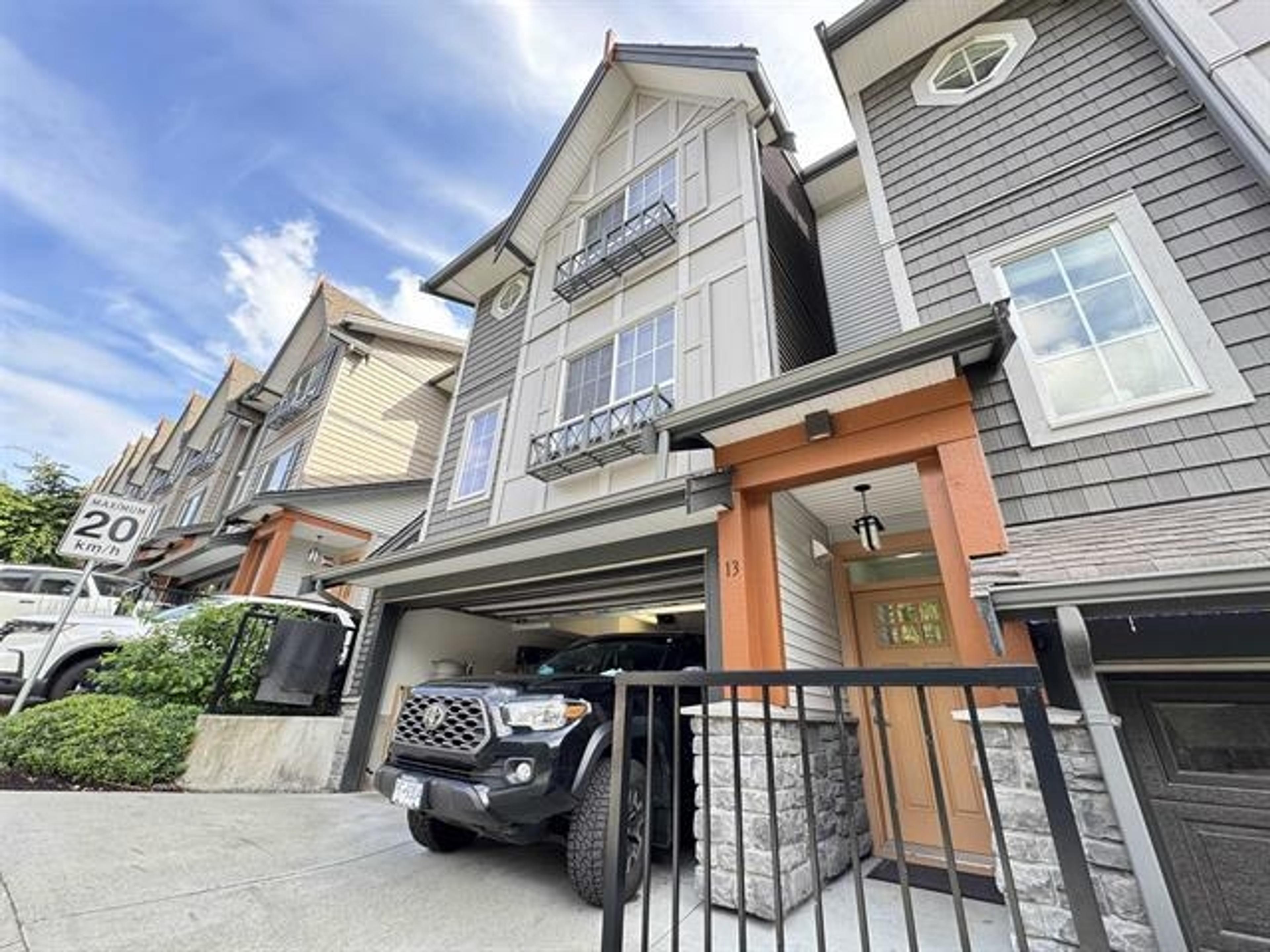 23539 Gilker Hill Road, Maple Ridge - Exteriors - Photo 3