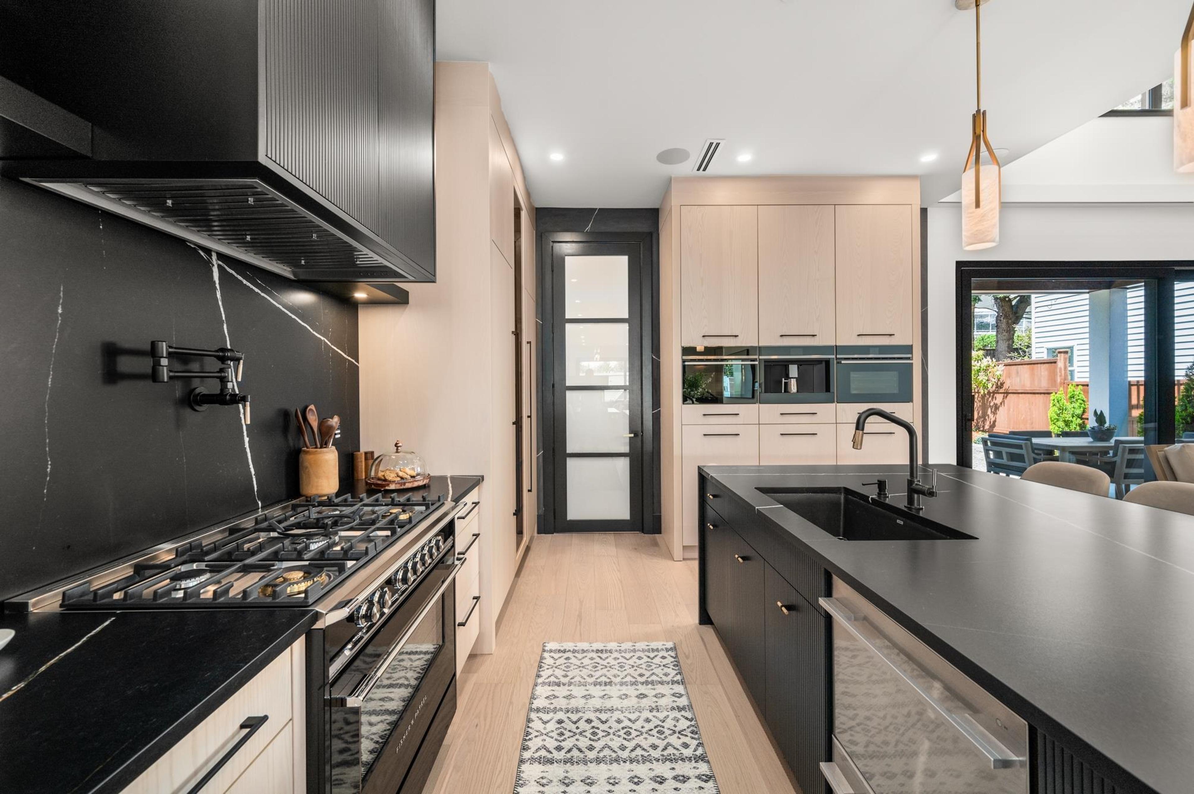 1265 KENT STREET - 11