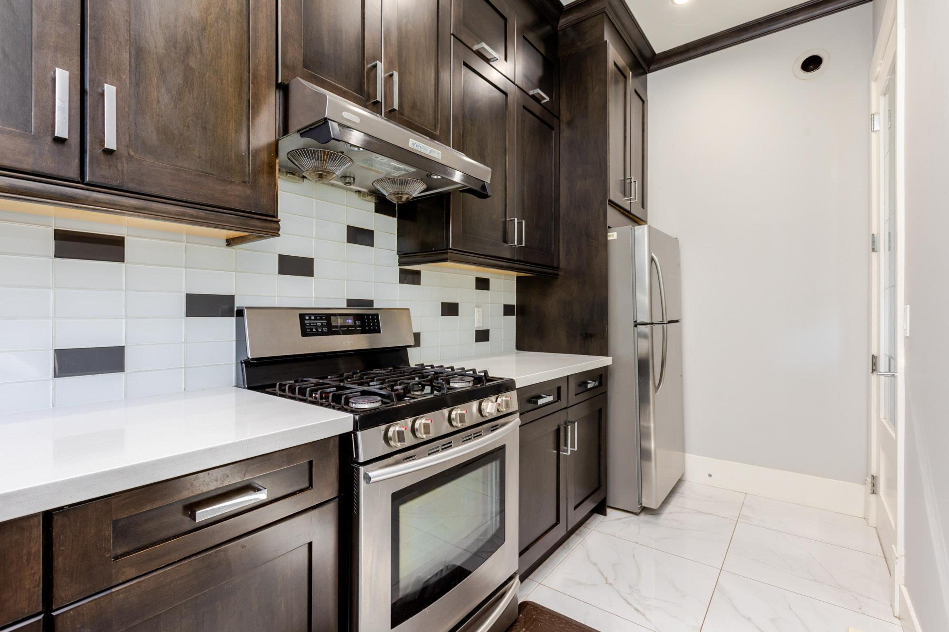 1540 MAPLE STREET - 12