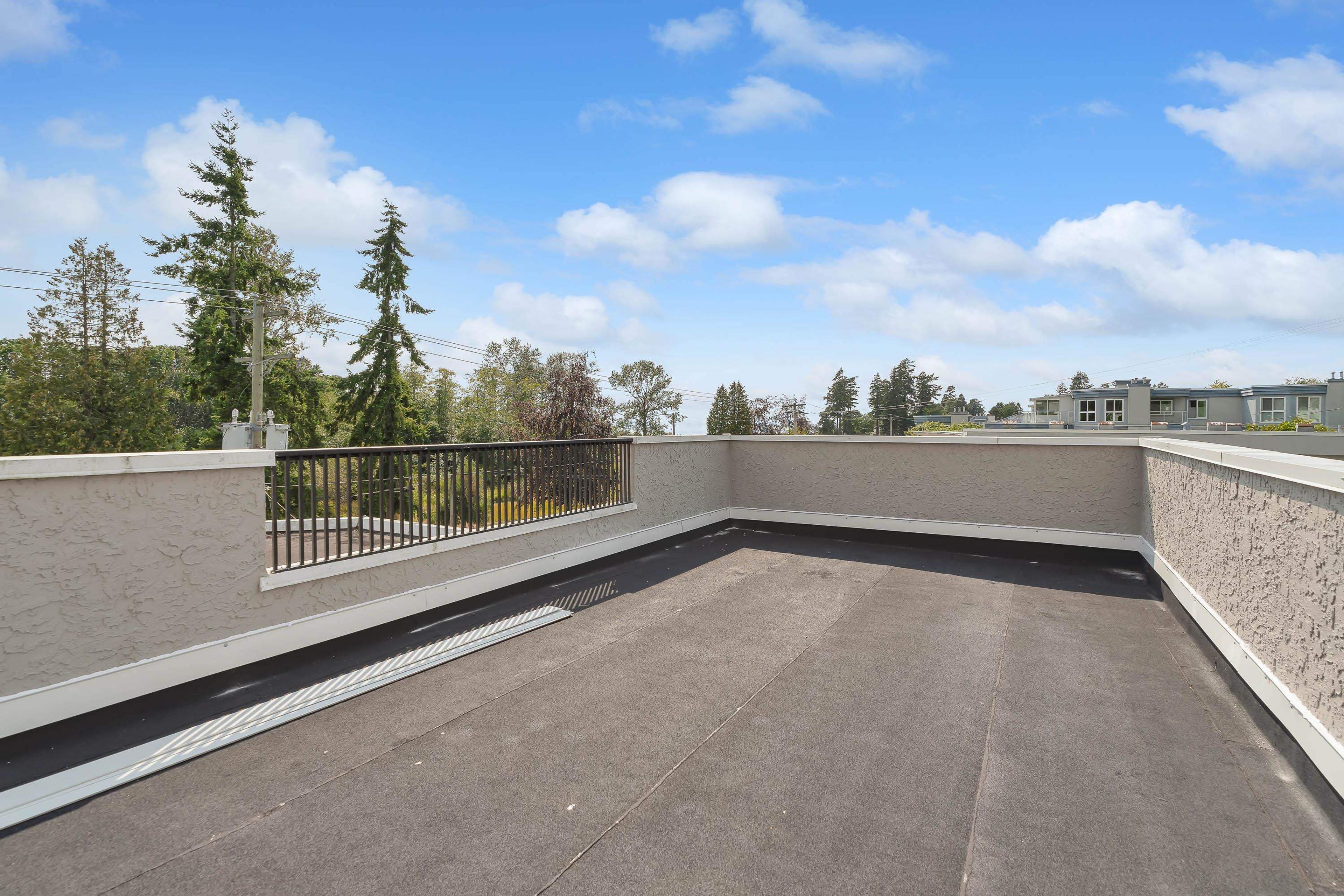 #11 15971 MARINE DRIVE - 23