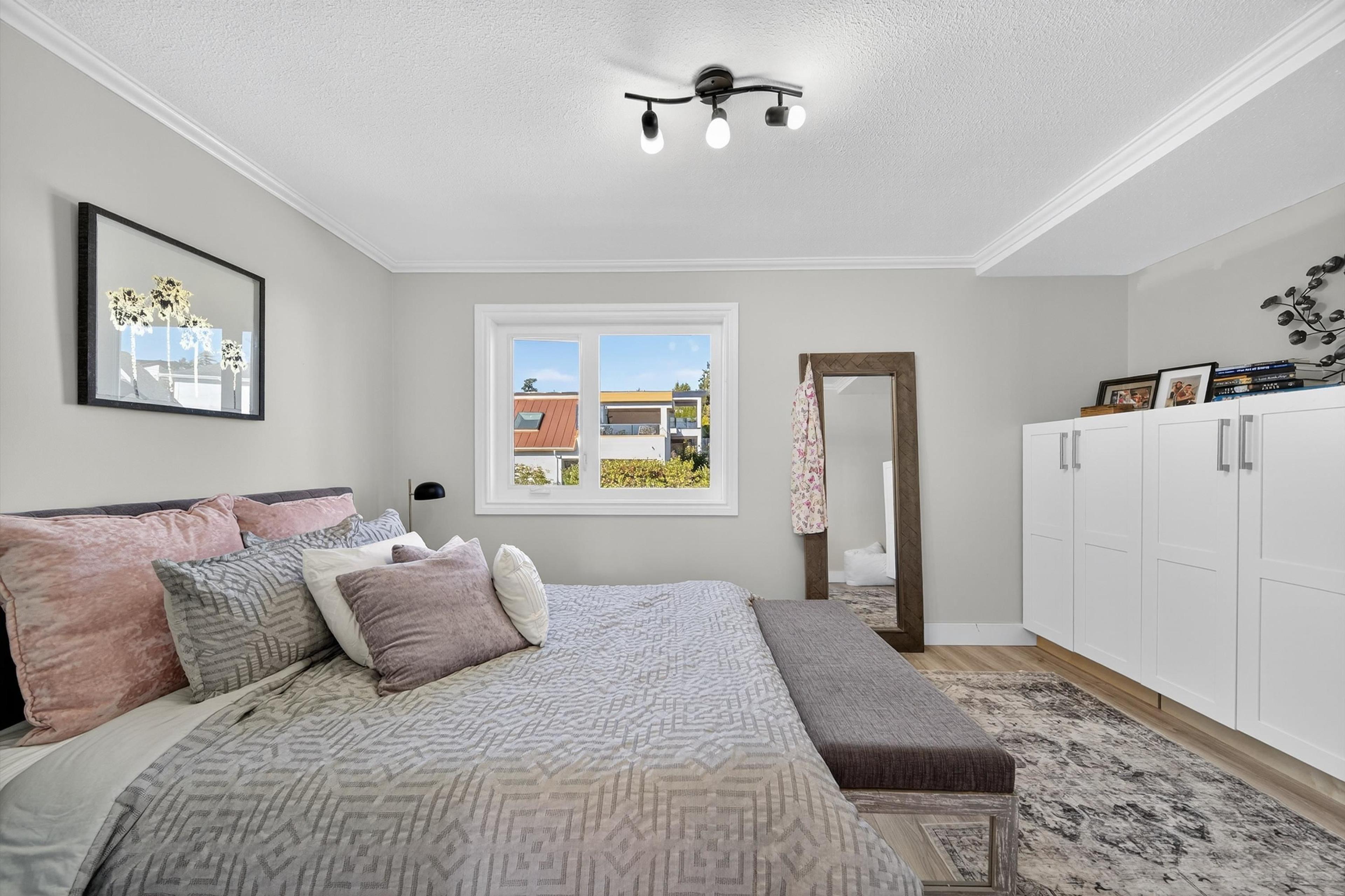 #11 15971 MARINE DRIVE - 19