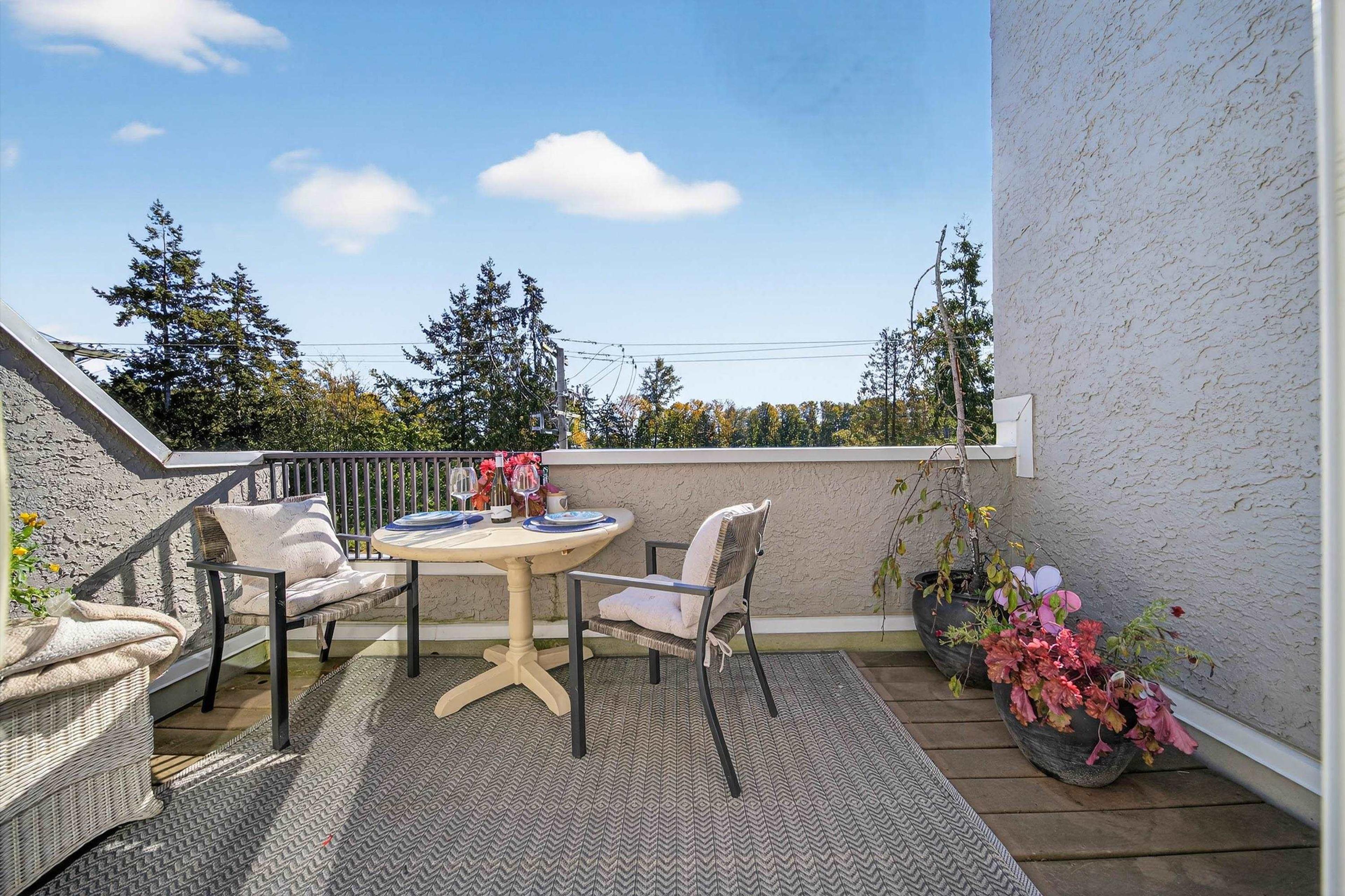 #11 15971 MARINE DRIVE - 21