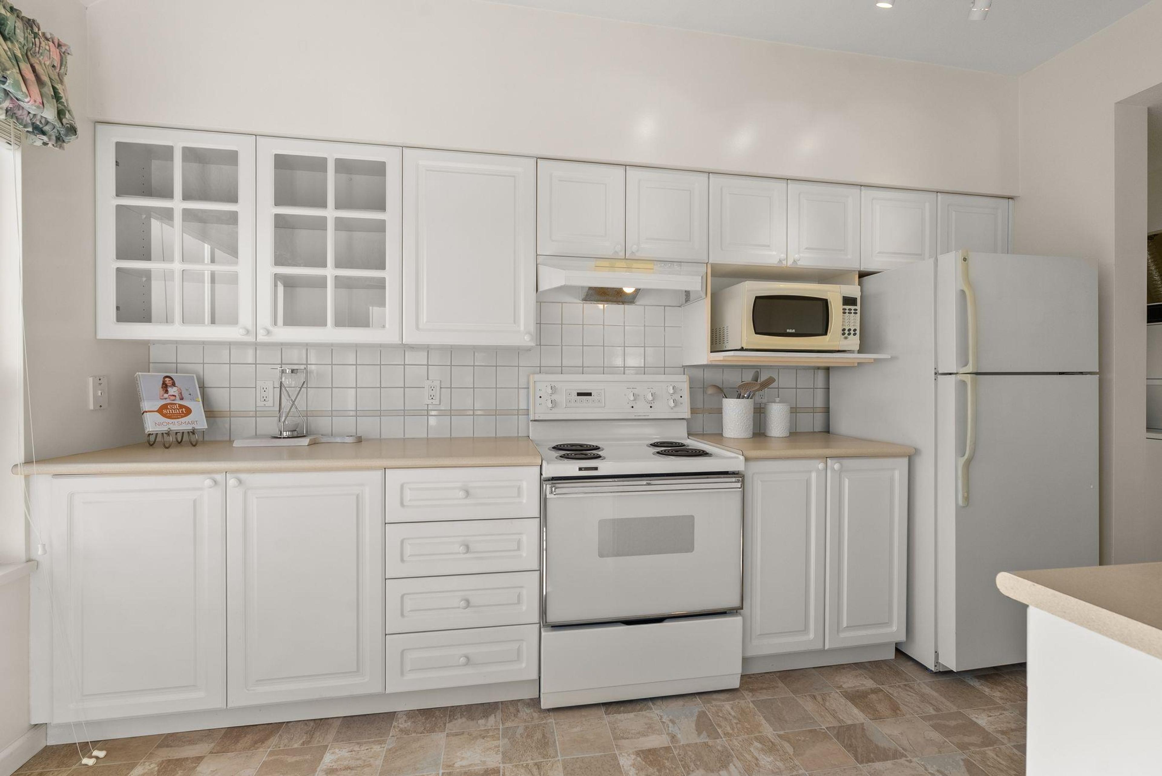 #404 1576 MERKLIN STREET - 23